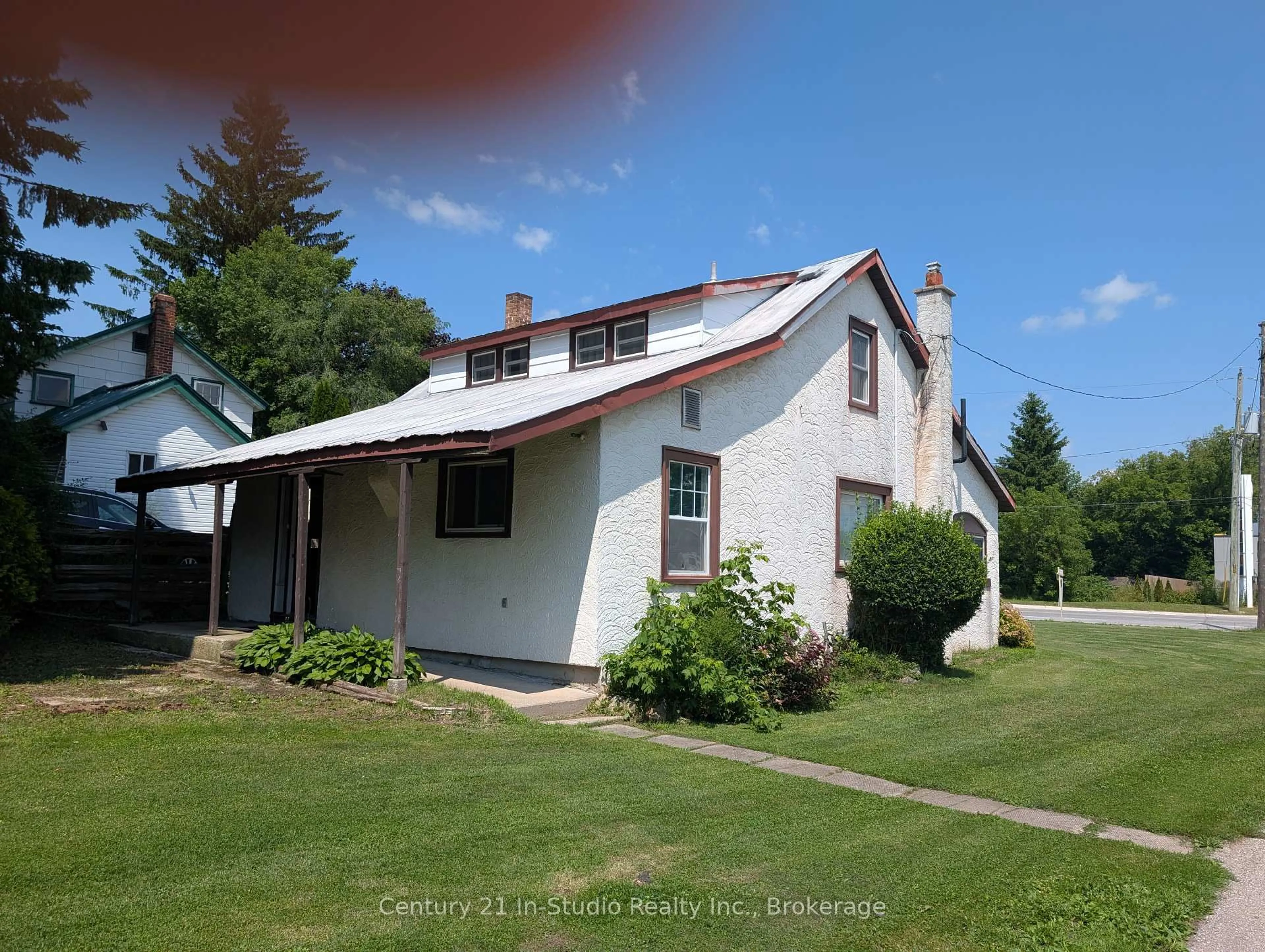 A pic from outside/outdoor area/front of a property/back of a property/a pic from drone, building for 78 Garafraxa St, Chatsworth Ontario N0H 1G0