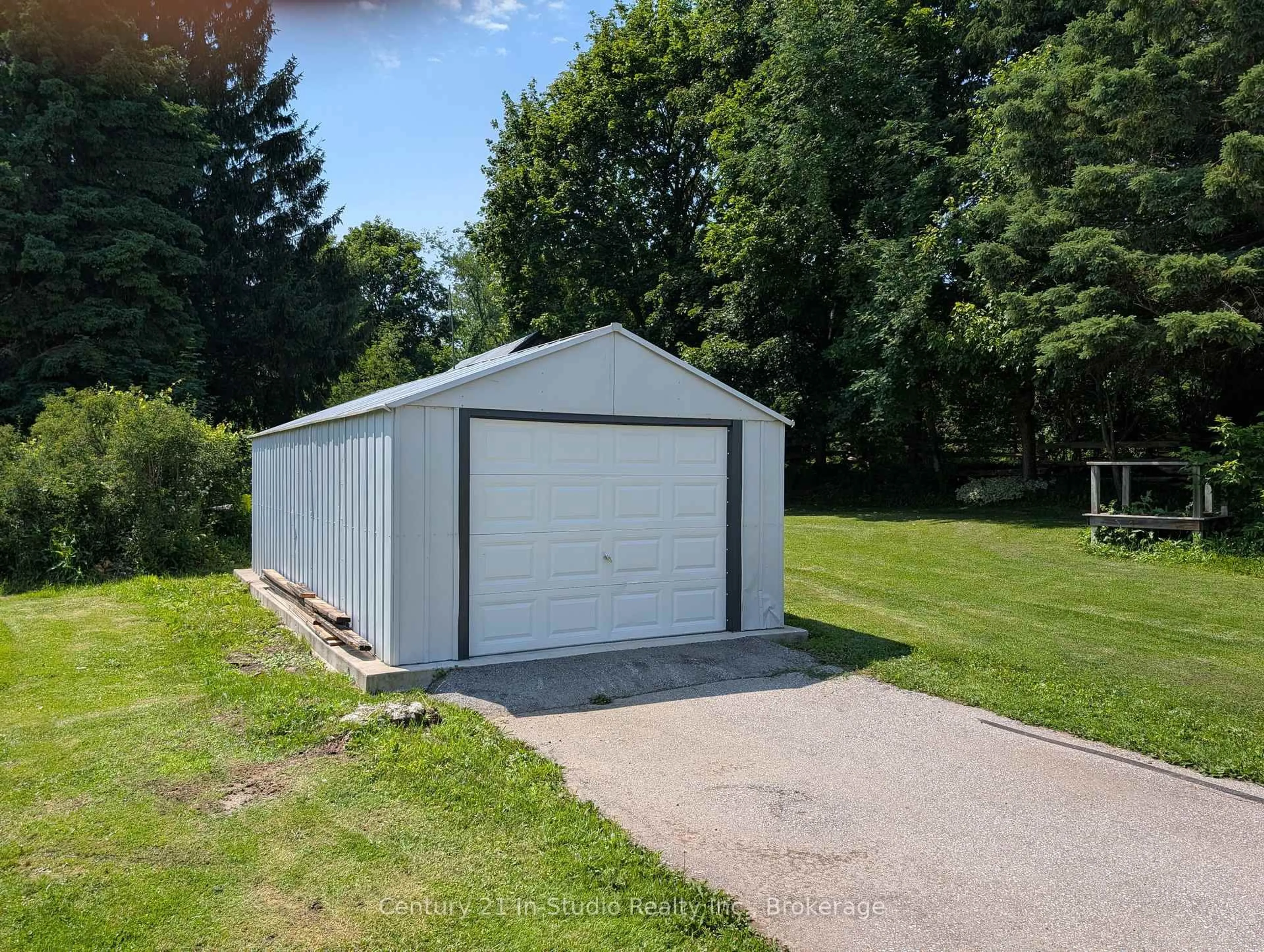 Shed for 78 Garafraxa St, Chatsworth Ontario N0H 1G0