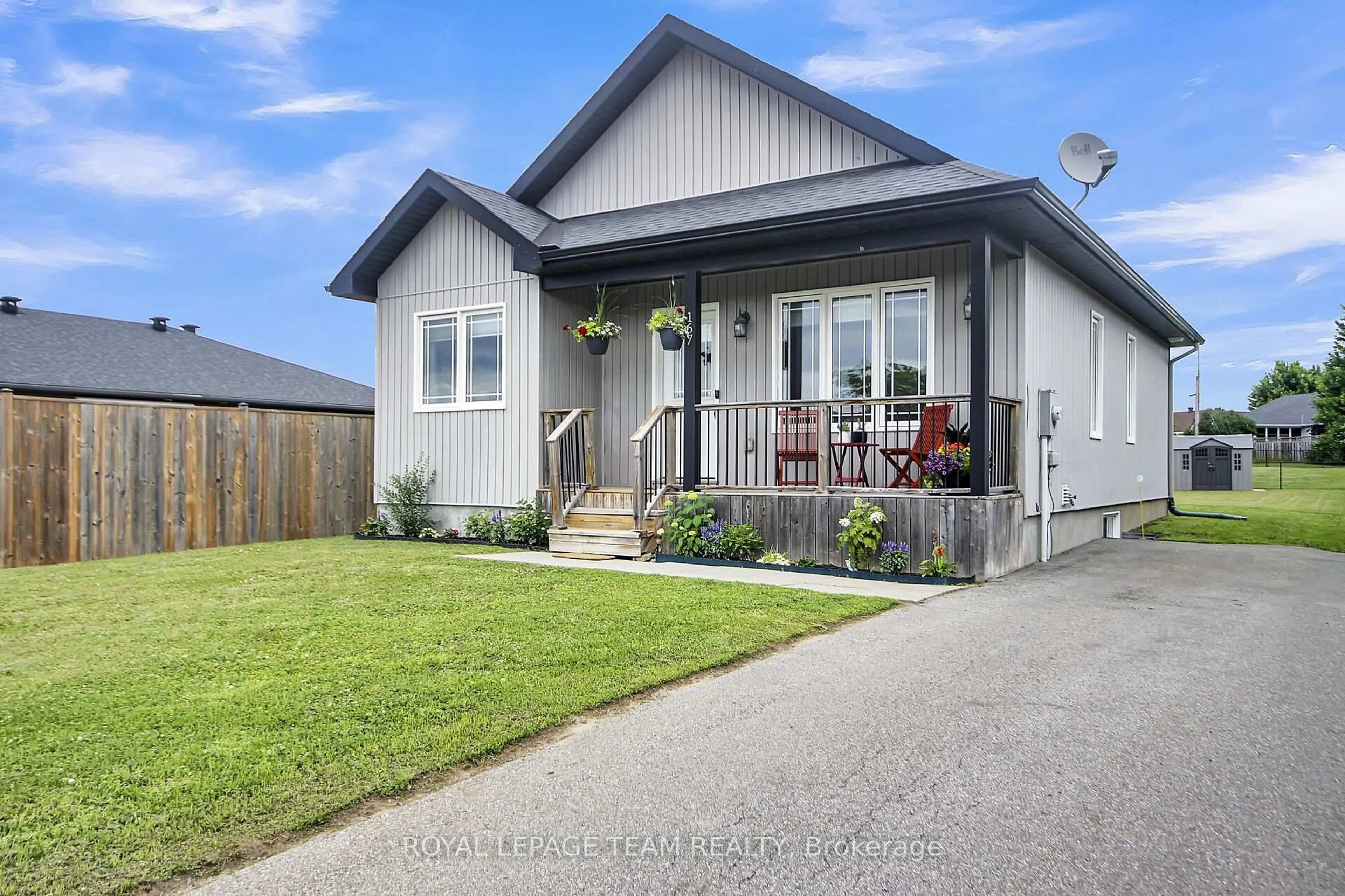 Home with vinyl exterior material, street for 167 Harold St, Smiths Falls Ontario K7A 0A1