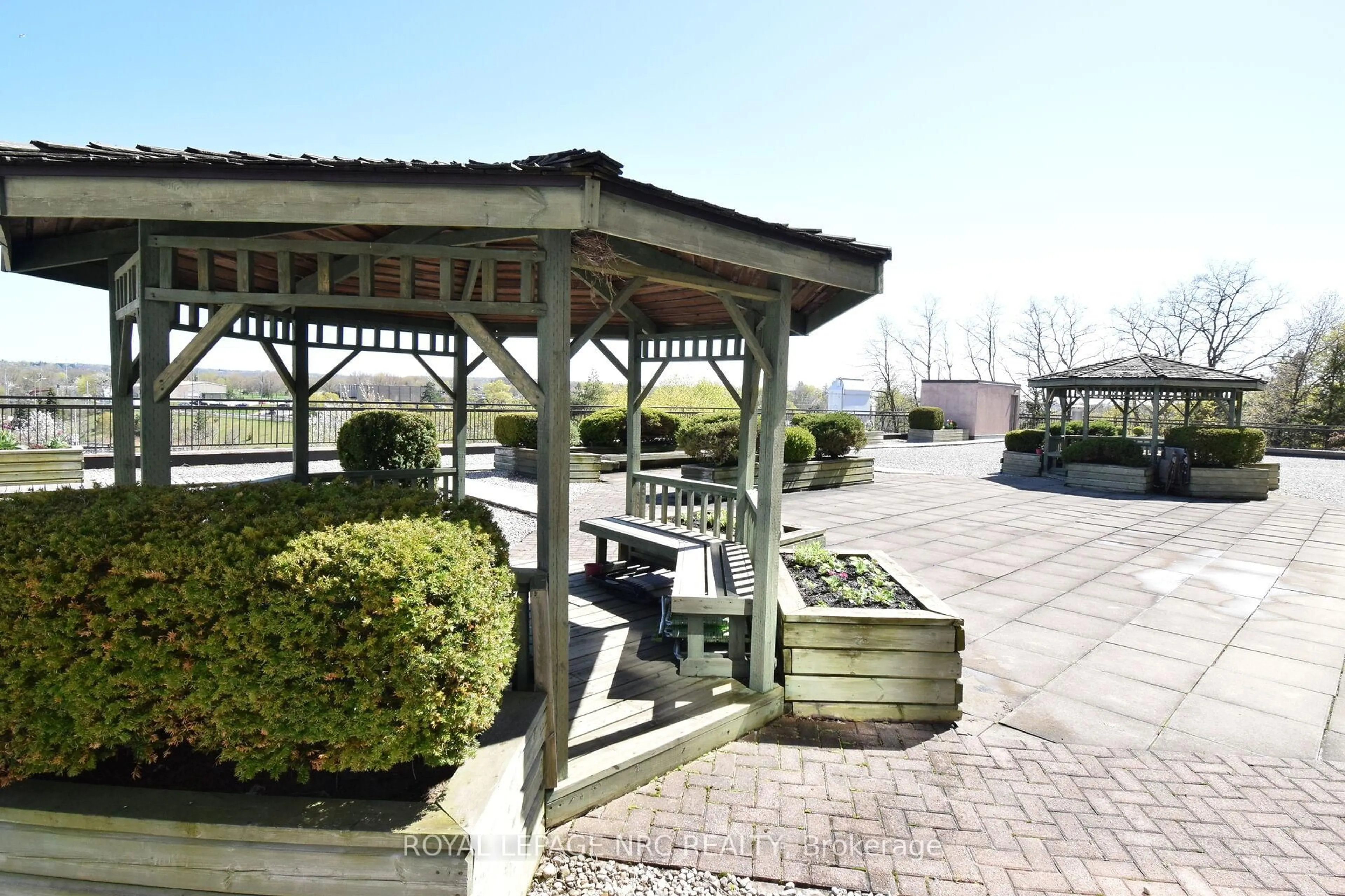 Patio, street for 7 Gale Cres #LEVEL 9 UNIT 2 (902), St. Catharines Ontario L2R 7M8