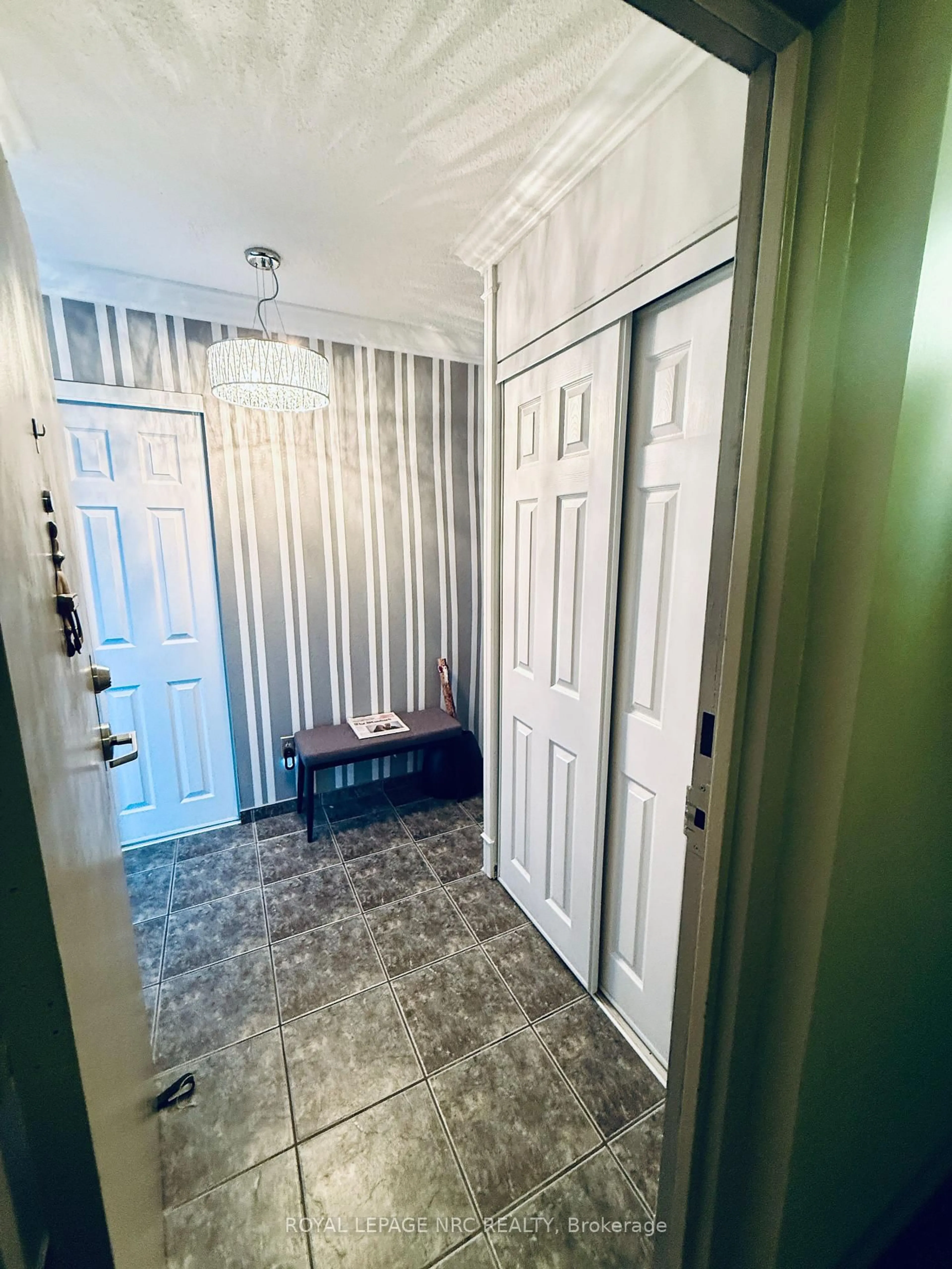 Indoor entryway for 7 Gale Cres #LEVEL 9 UNIT 2 (902), St. Catharines Ontario L2R 7M8