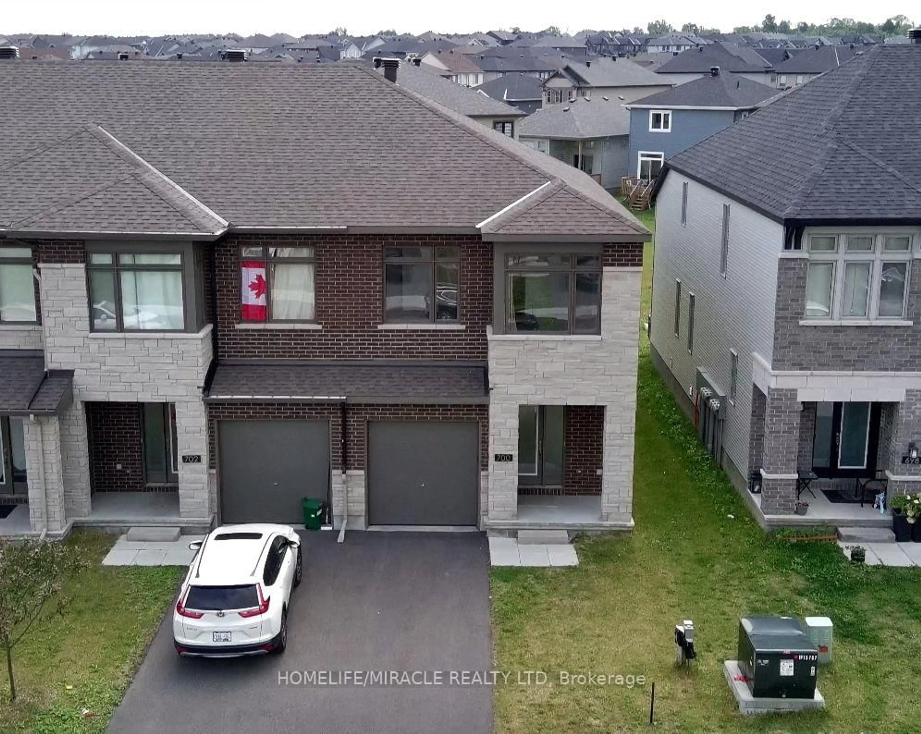 A pic from outside/outdoor area/front of a property/back of a property/a pic from drone, street for 700 Miikana Rd, Ottawa Ontario K1X 0H7