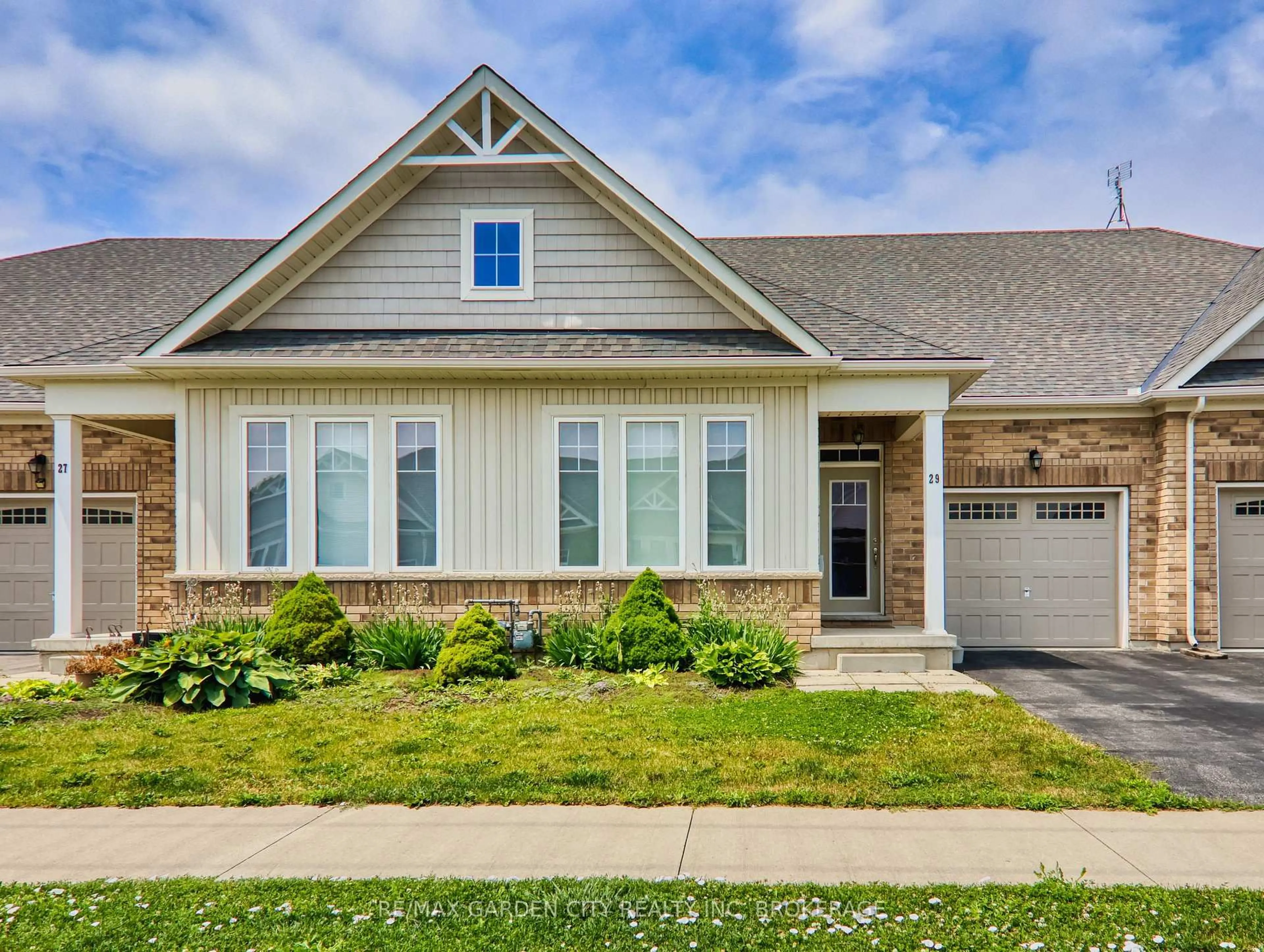 Home with brick exterior material, street for 29 Dorchester Blvd, St. Catharines Ontario L2M 0B8
