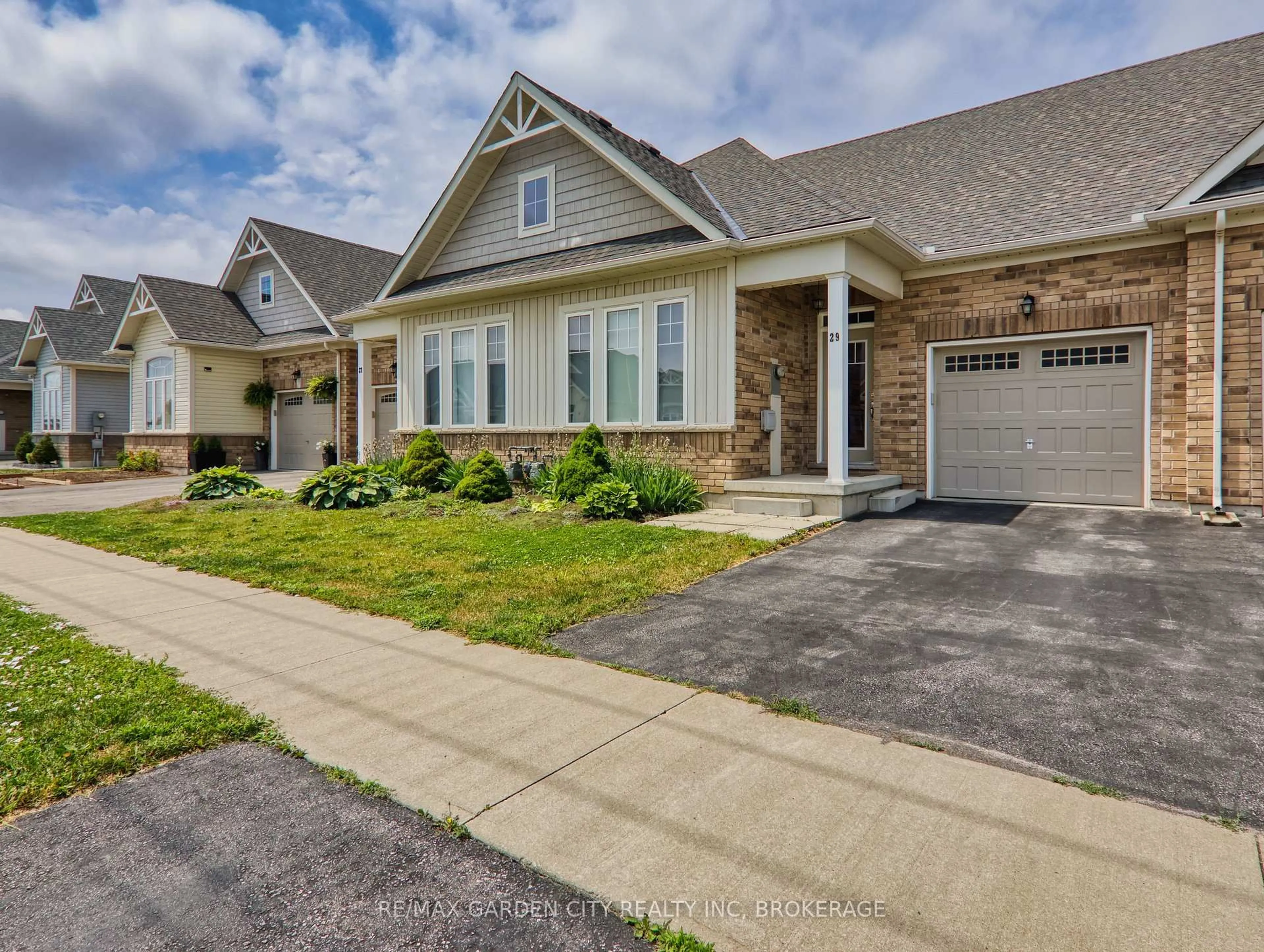 Home with brick exterior material, street for 29 Dorchester Blvd, St. Catharines Ontario L2M 0B8