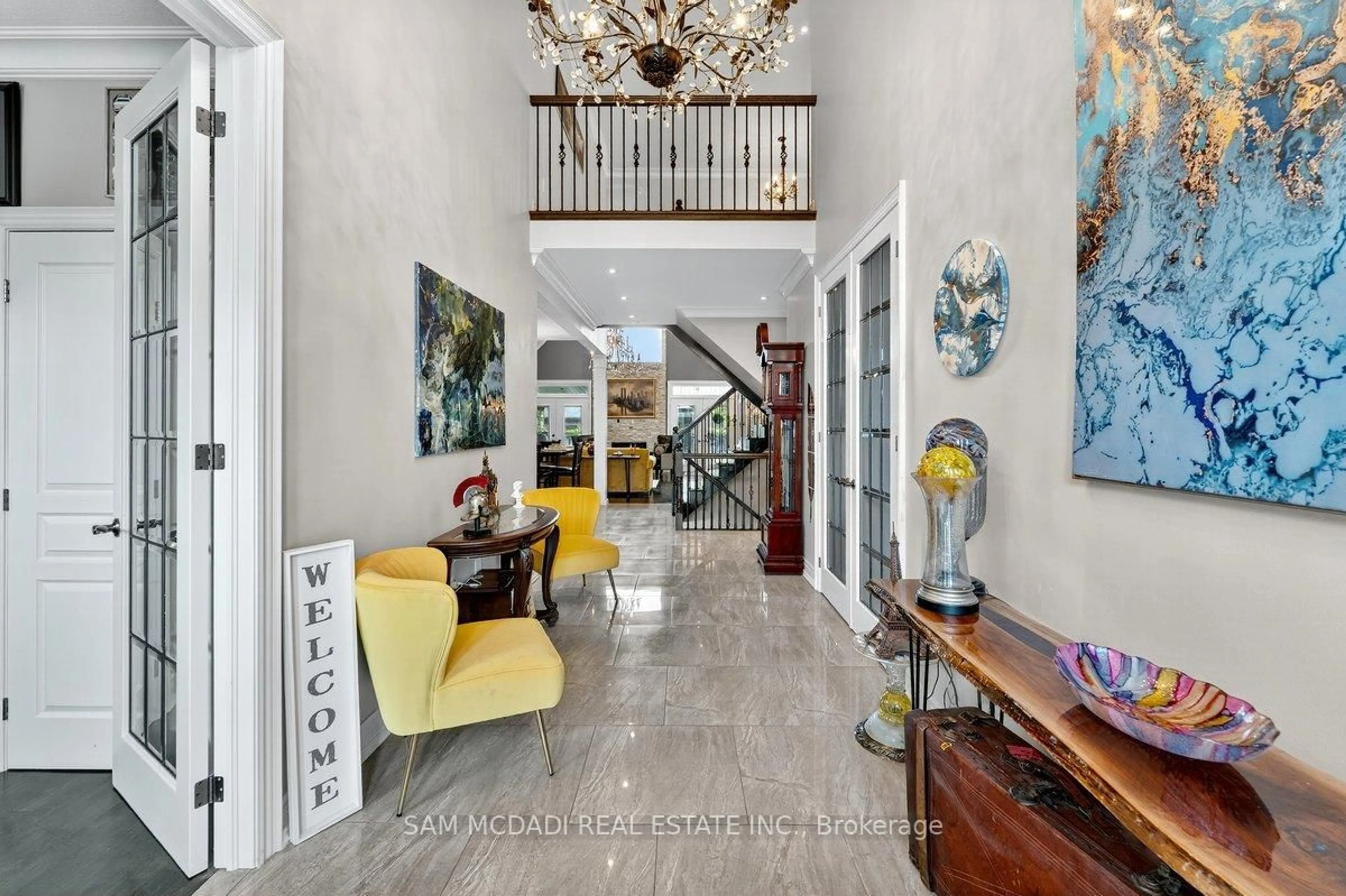 Indoor foyer for 85 Hillcroft Dr, Hamilton Ontario L8J 3W9