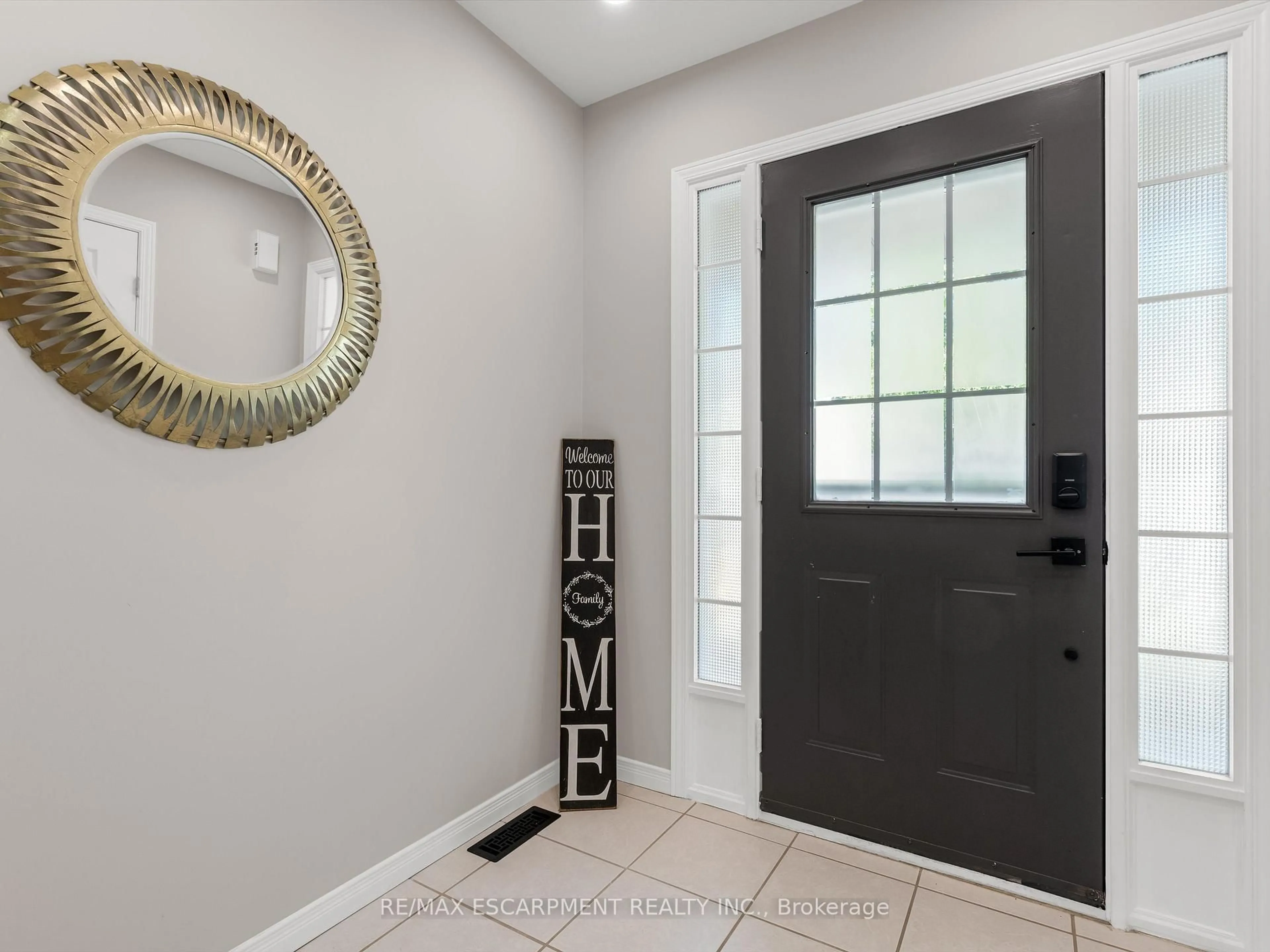 Indoor entryway for 485 Green Rd #79, Hamilton Ontario L8E 6A9