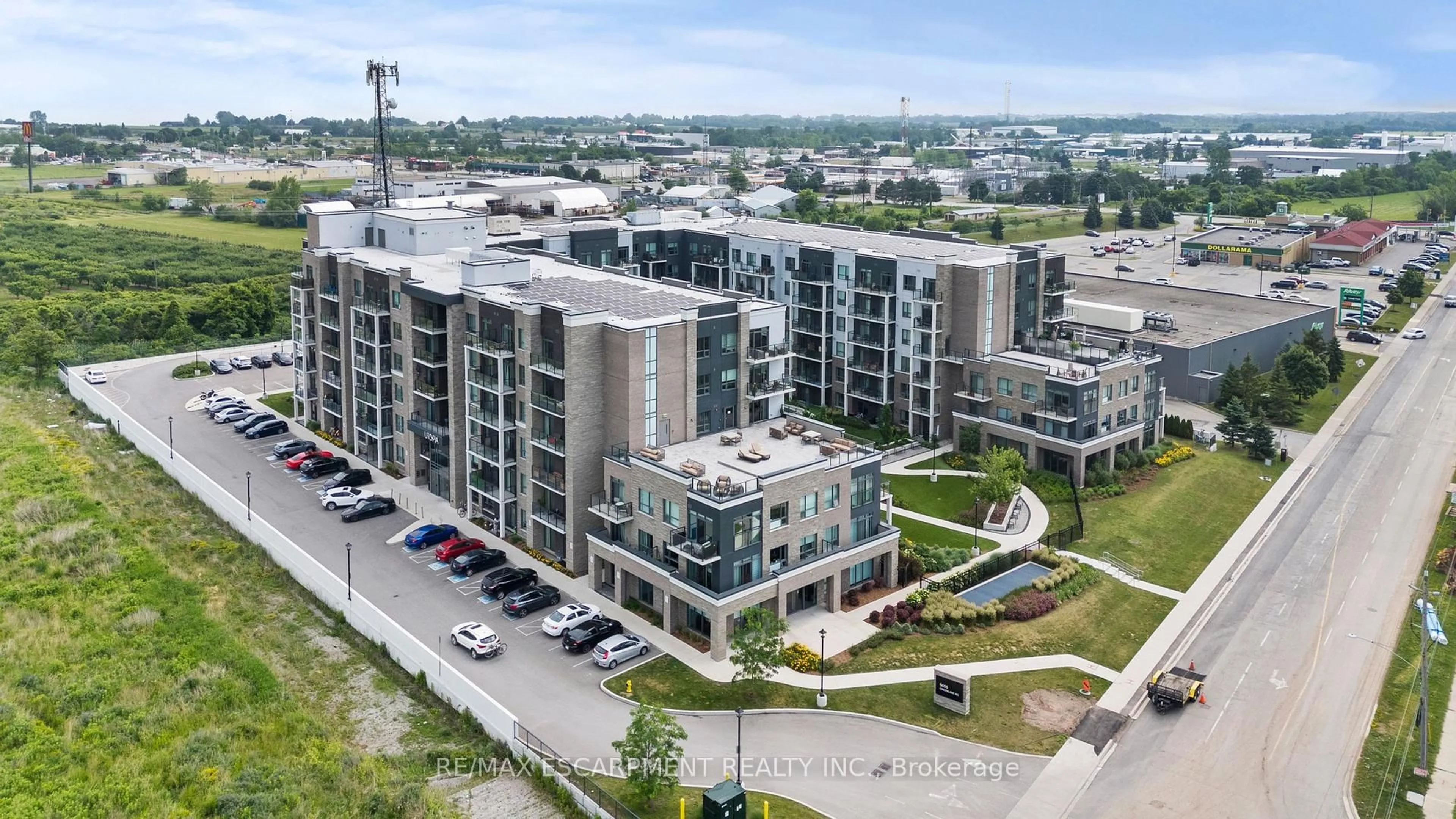 A pic from outside/outdoor area/front of a property/back of a property/a pic from drone, city buildings view from balcony for 5055 GREENLANE Rd #126, Lincoln Ontario L0R 1B3