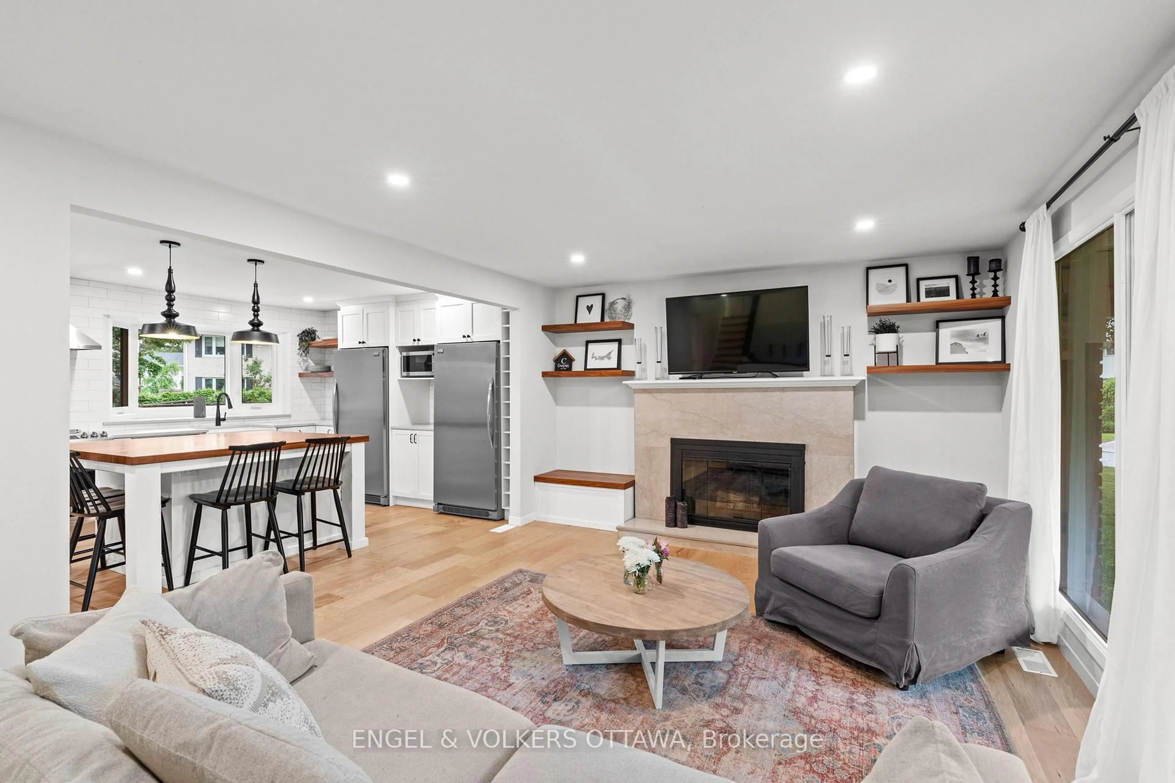 Living room with furniture, unknown for 20 Mohawk Cres, Ottawa Ontario K2H 7G6