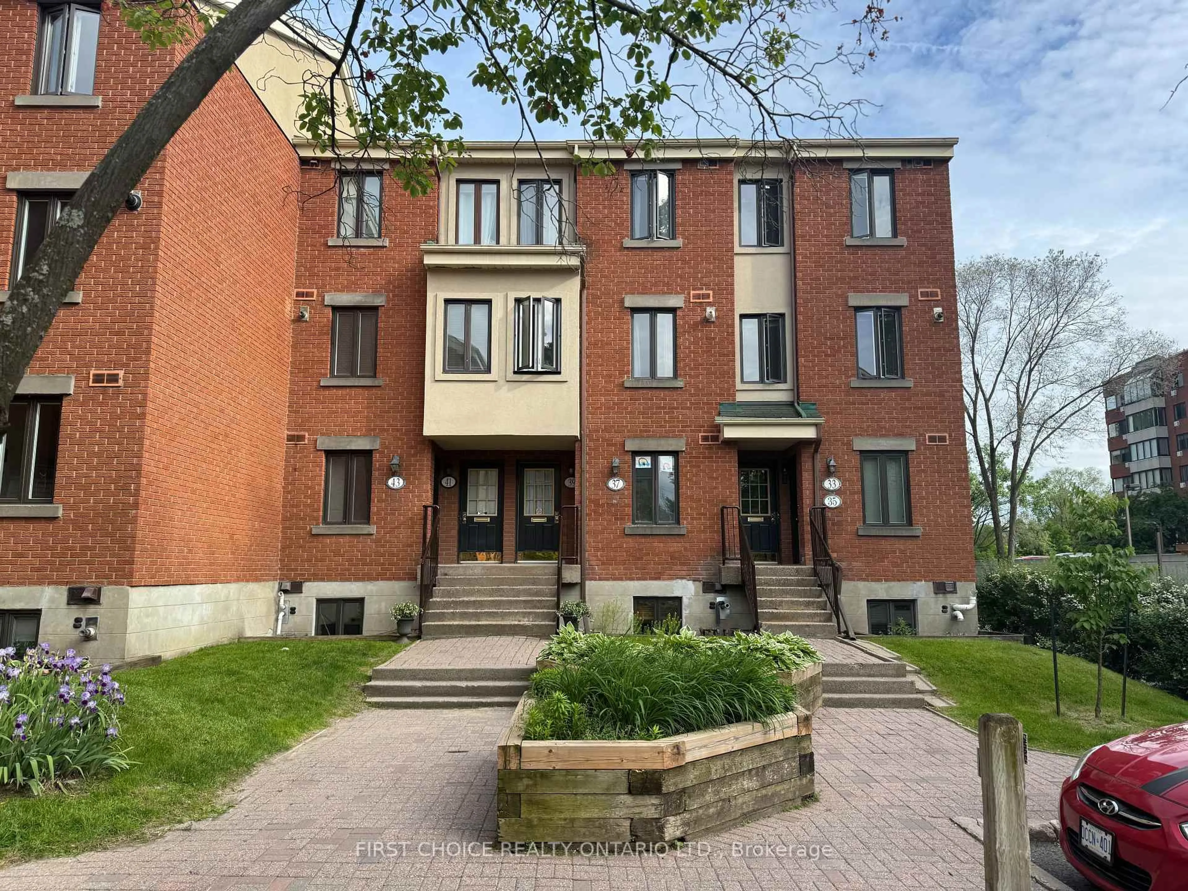 Home with brick exterior material, street for 33 Crispin Private, Ottawa Ontario K1K 2T7