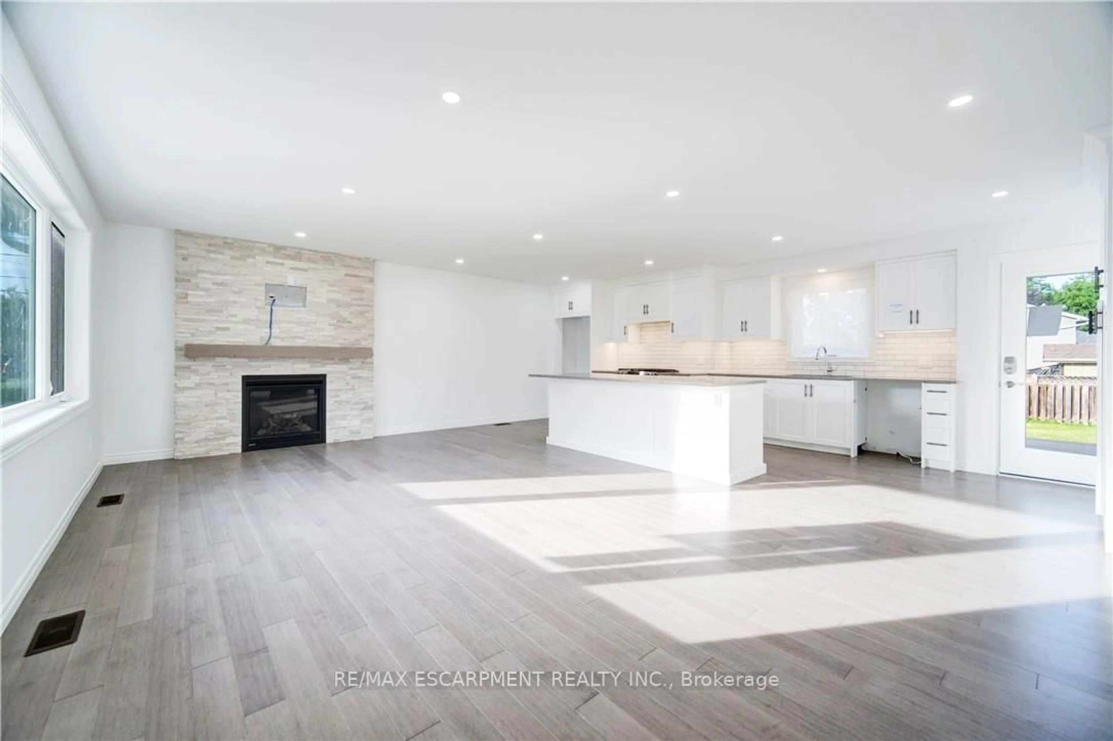 Open concept kitchen, unknown for 25 Patterson Dr, Brantford Ontario N3S 6W8