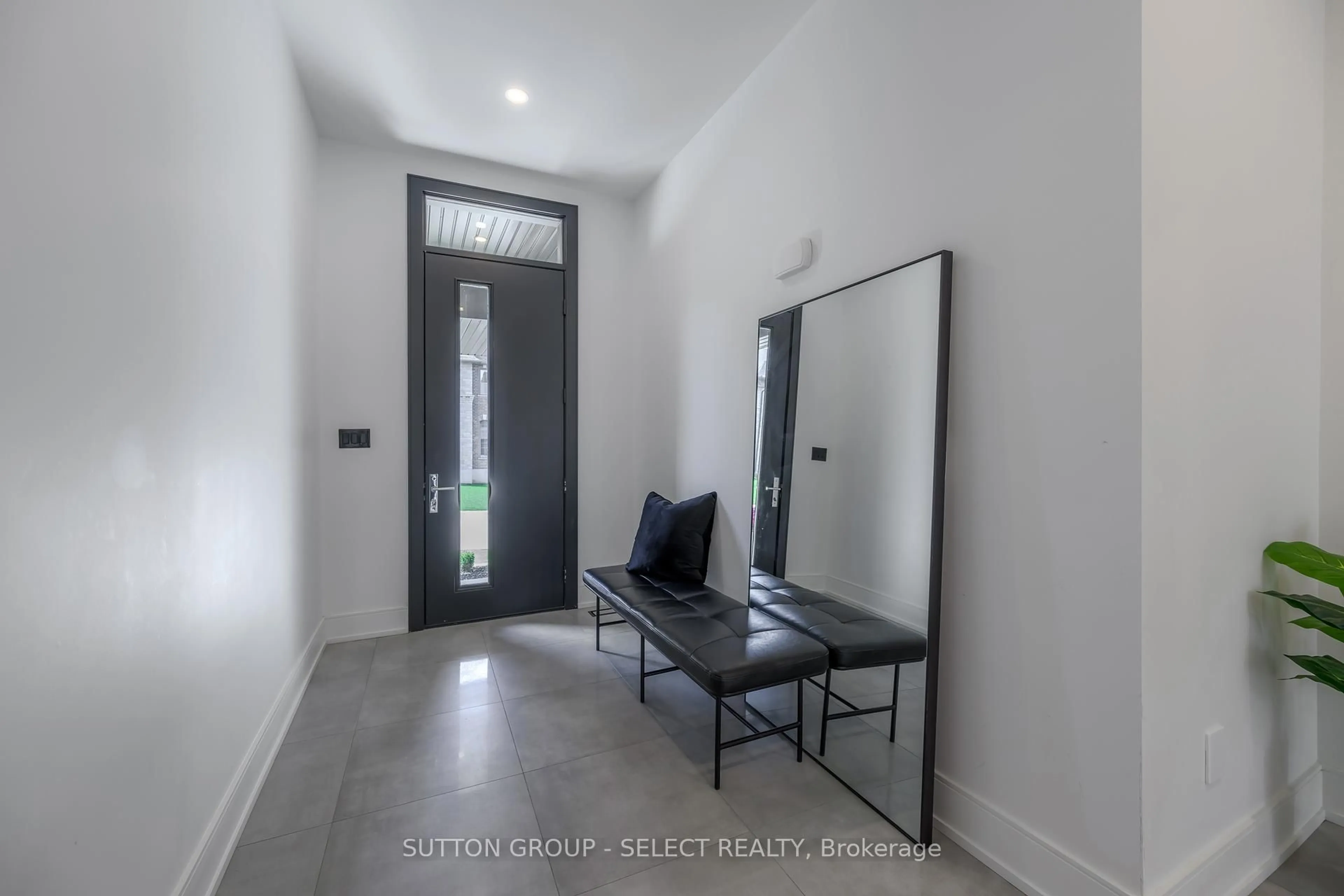 Indoor entryway for 567 Rosecliffe Terr #2, London South Ontario N6K 0E2