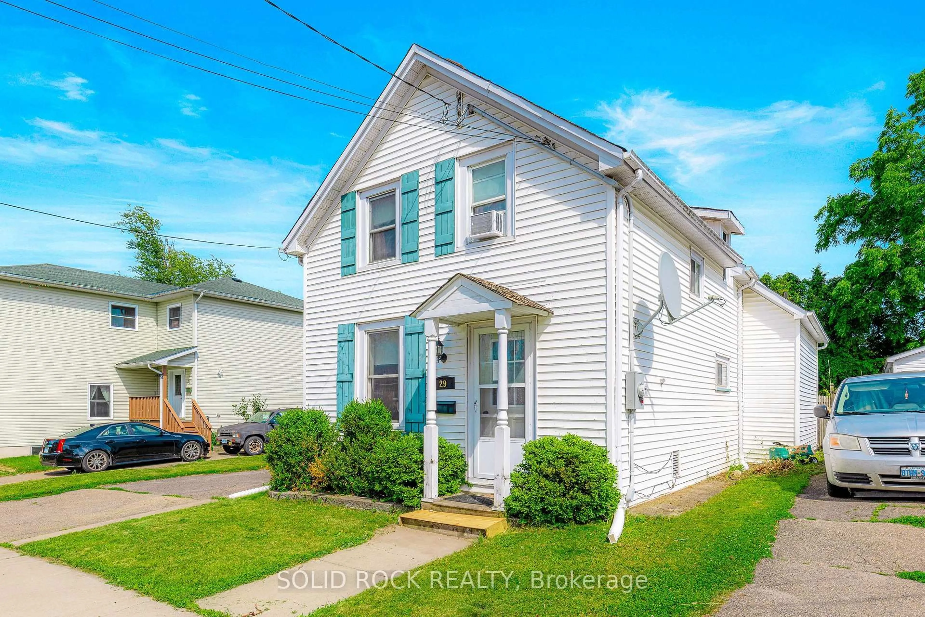 Home with vinyl exterior material, street for 29 Edgewood Ave, Brockville Ontario K6V 1T5