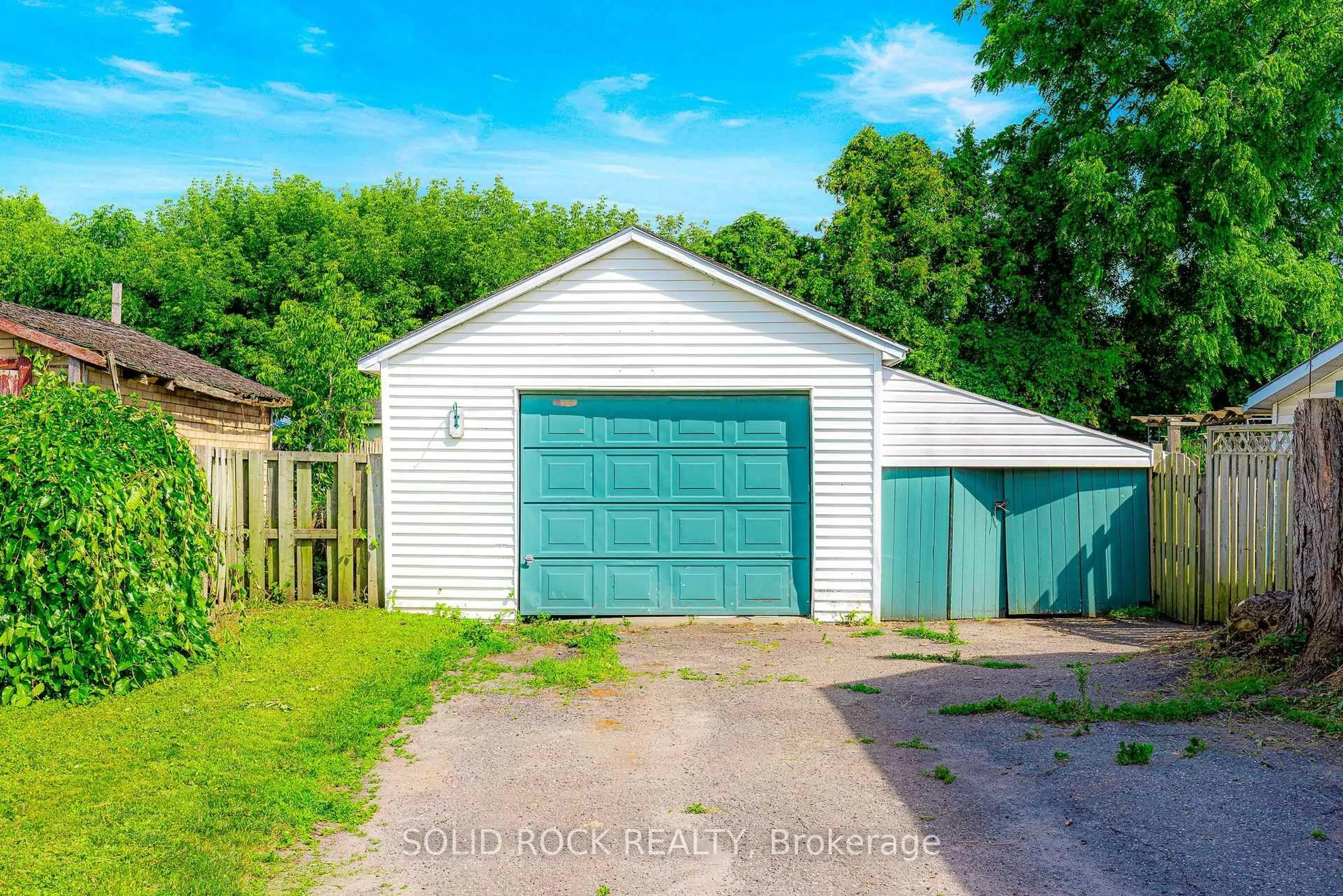 Shed for 29 Edgewood Ave, Brockville Ontario K6V 1T5