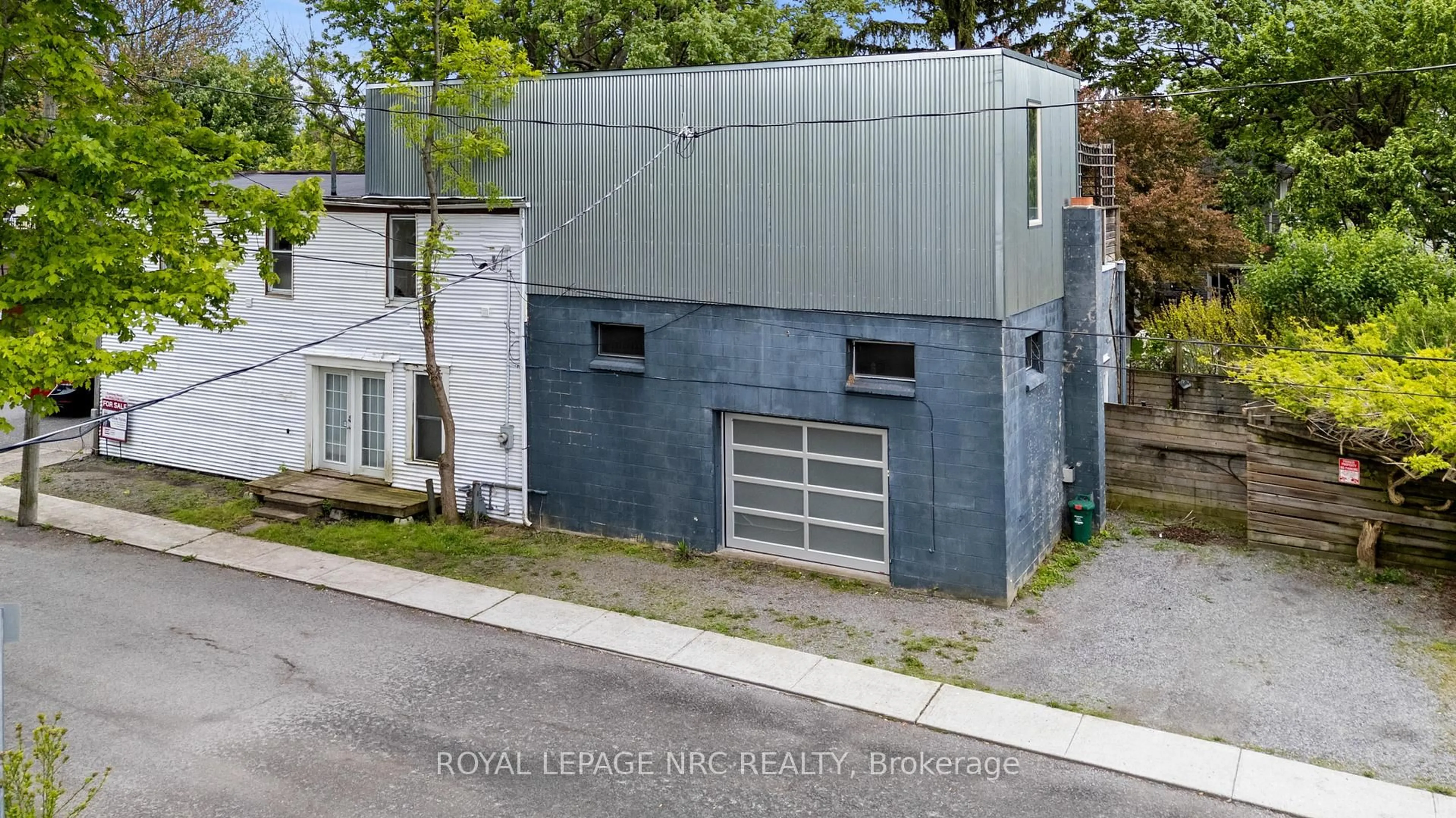A pic from outside/outdoor area/front of a property/back of a property/a pic from drone, building for 301 Derby Rd, Fort Erie Ontario L0S 1B0