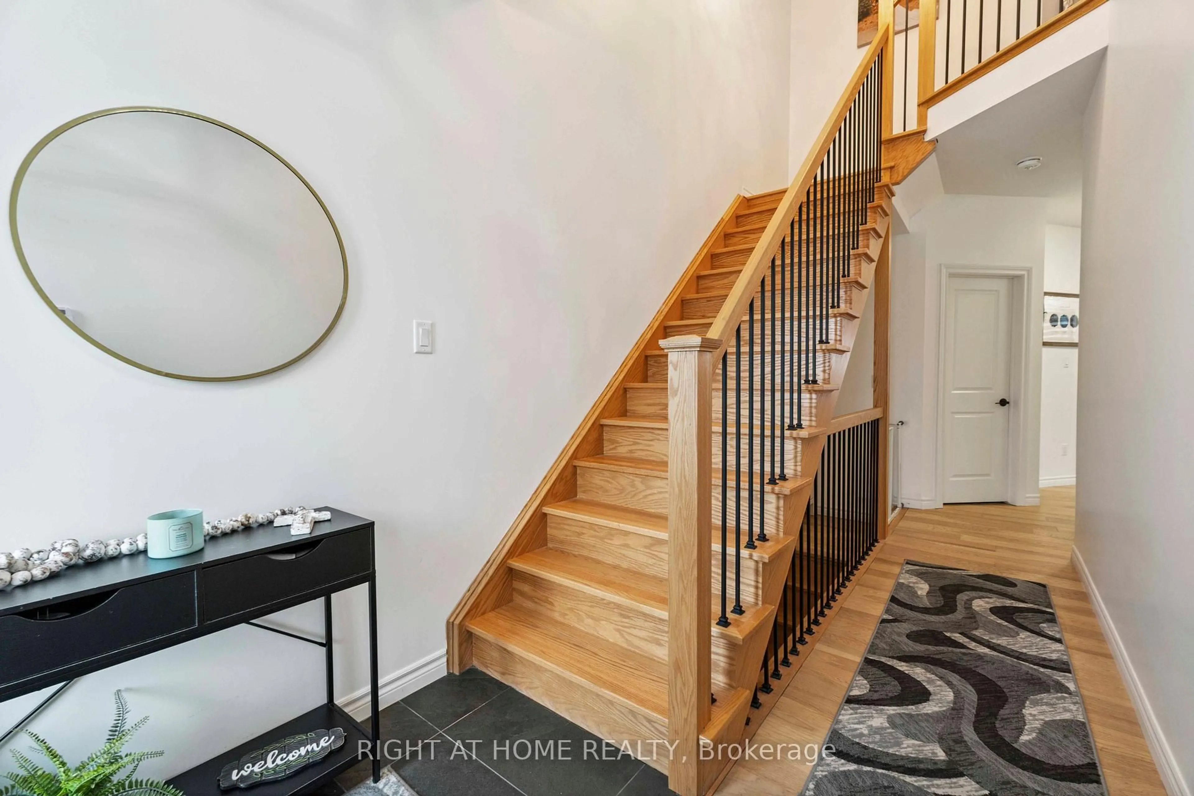 Indoor entryway for 46 Durham Rd, Hamilton Ontario L8E 1X1