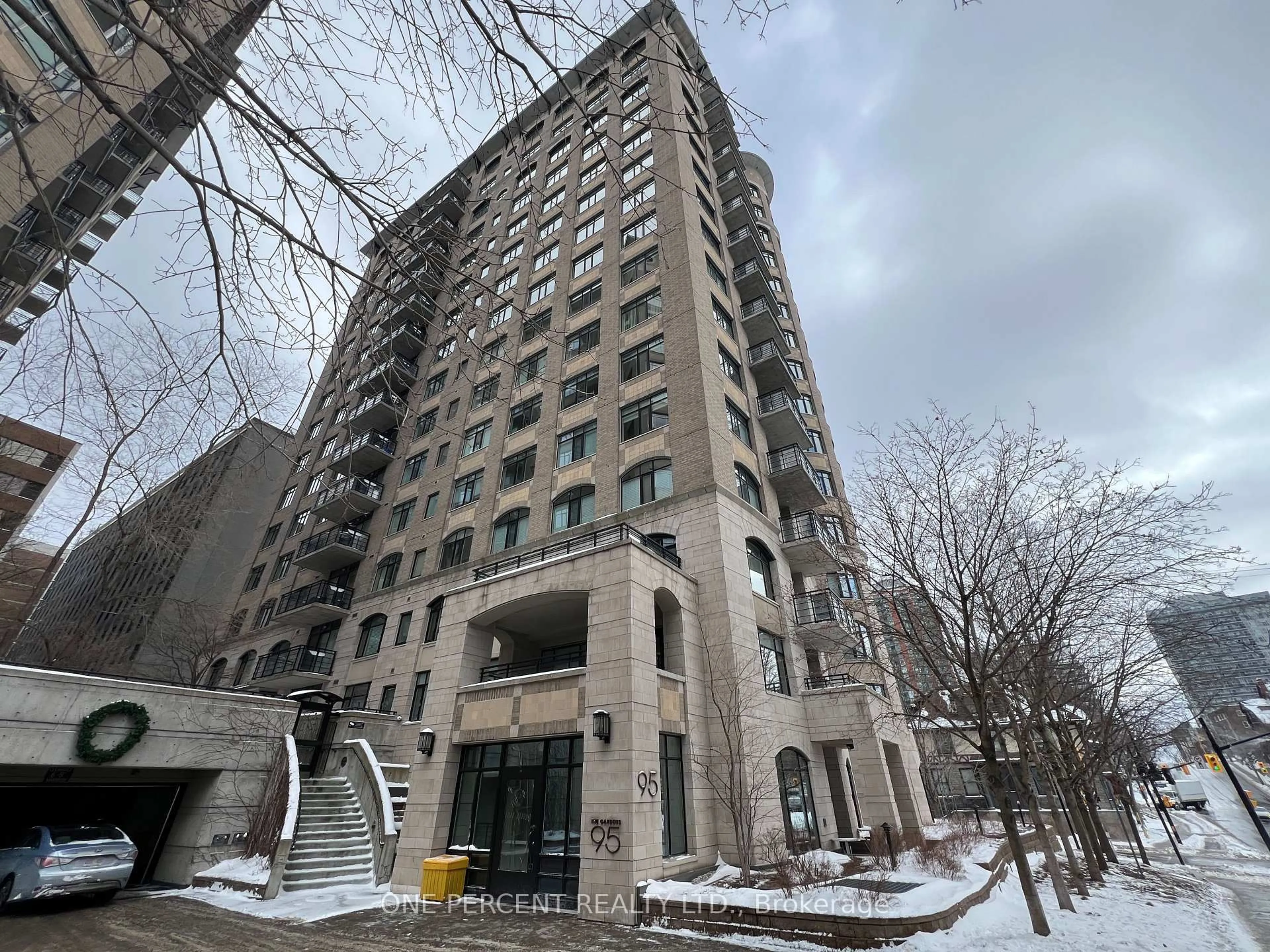 Indoor foyer for 95 Bronson Ave #1603, Ottawa Ontario K1R 1E2