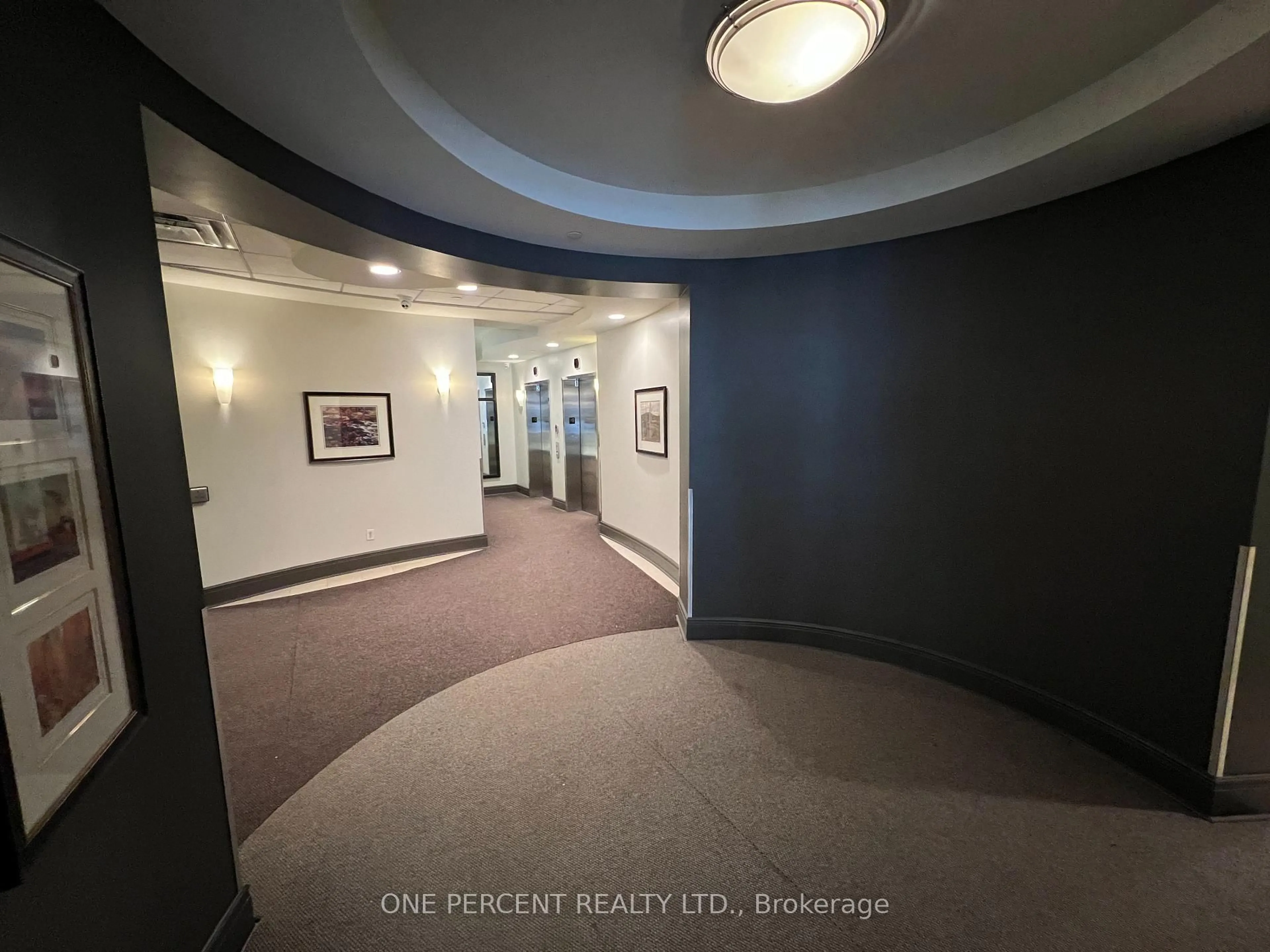 Indoor foyer for 95 Bronson Ave #1603, Ottawa Ontario K1R 1E2