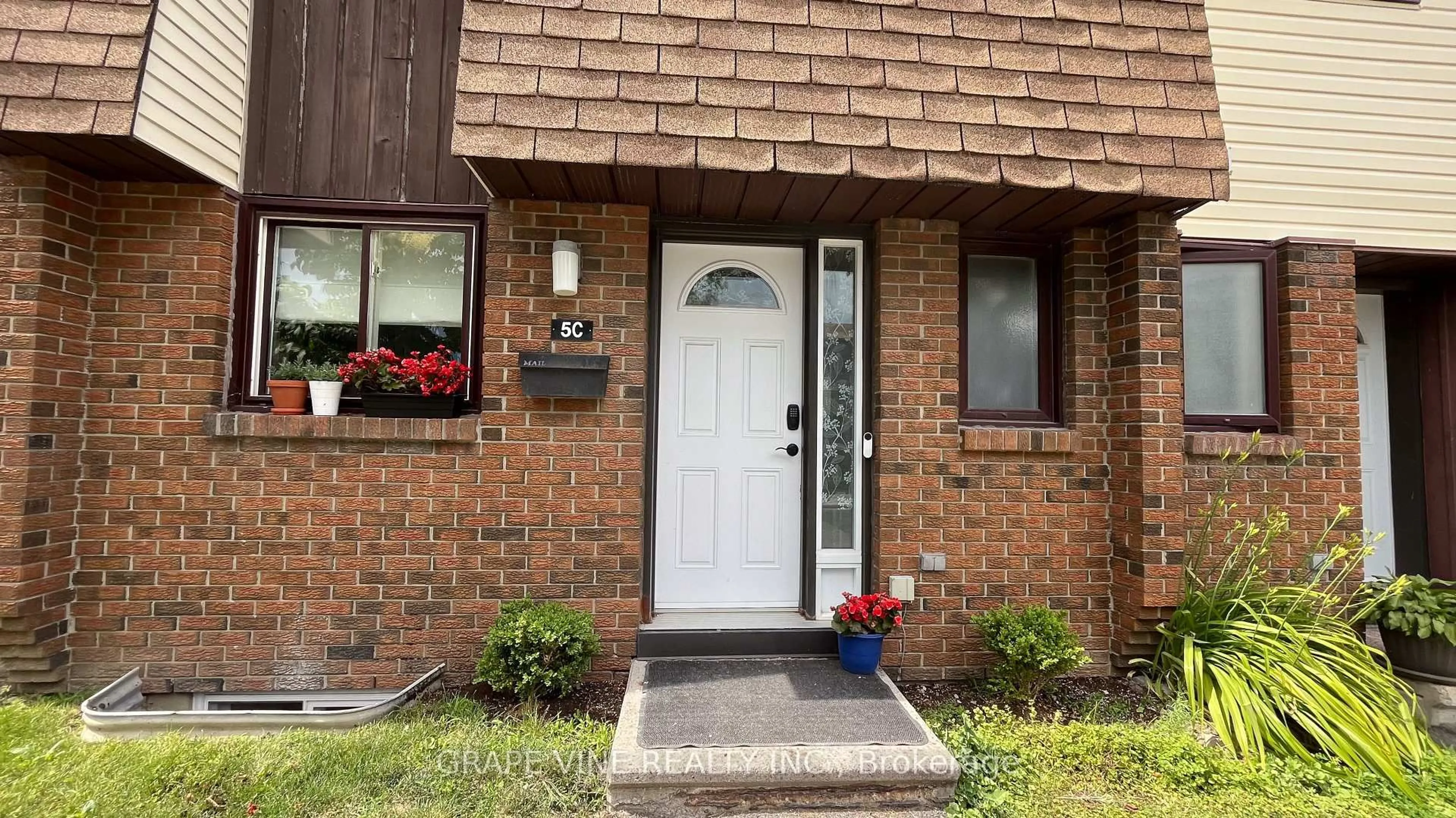 Unknown for 5C Woodvale Green, Ottawa Ontario K2G 4G9