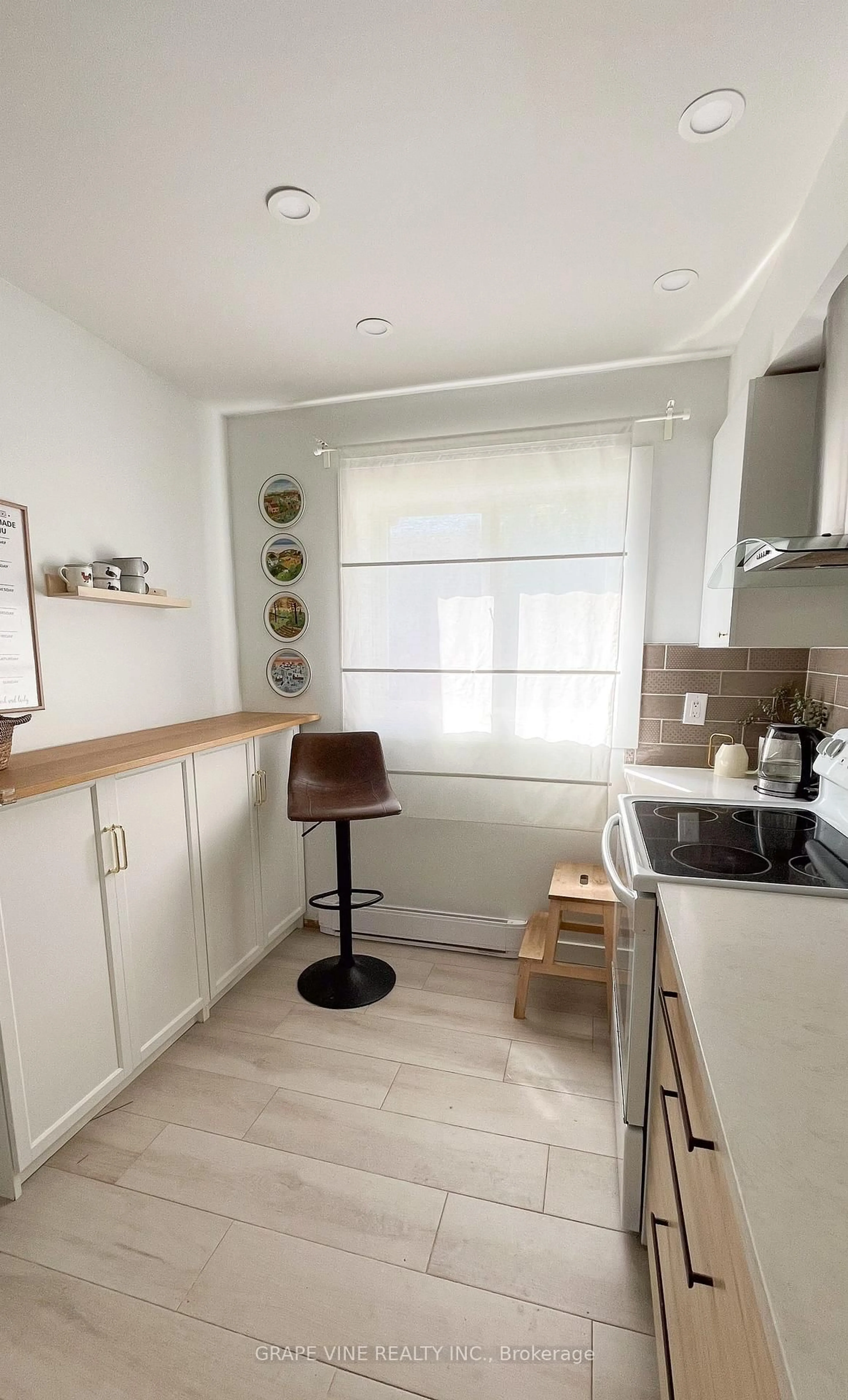 Standard kitchen, unknown for 5C Woodvale Green, Ottawa Ontario K2G 4G9