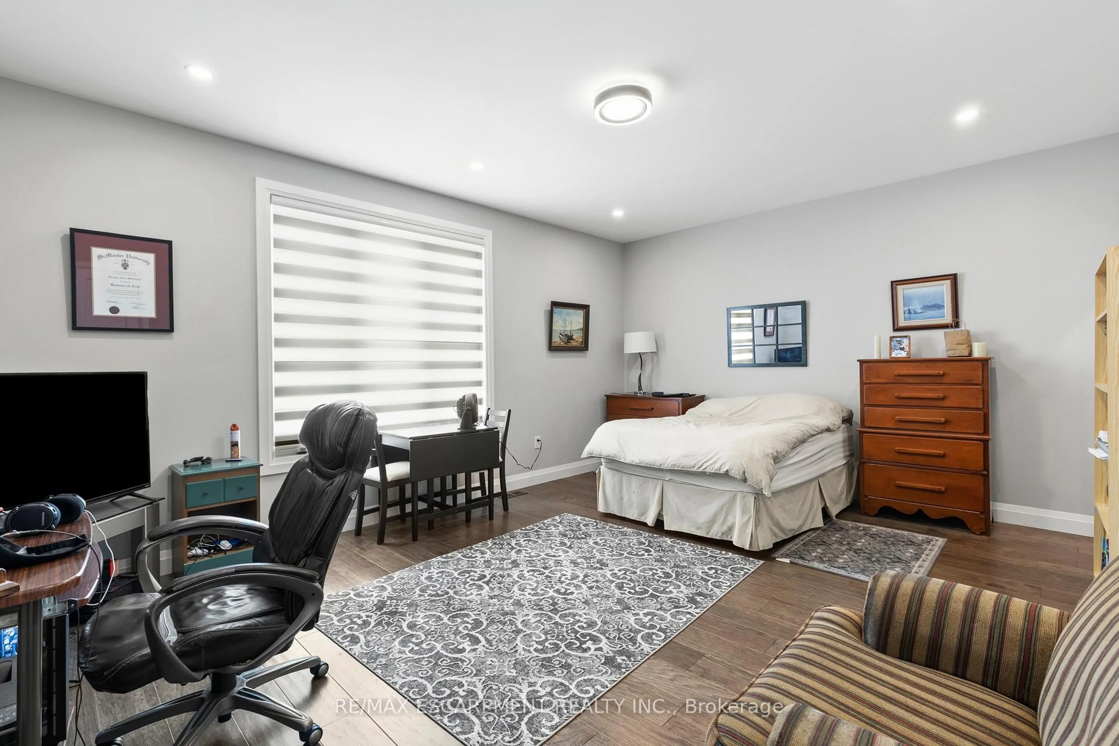 A pic of a room for 87 Owen Pl, Hamilton Ontario L8G 2H3