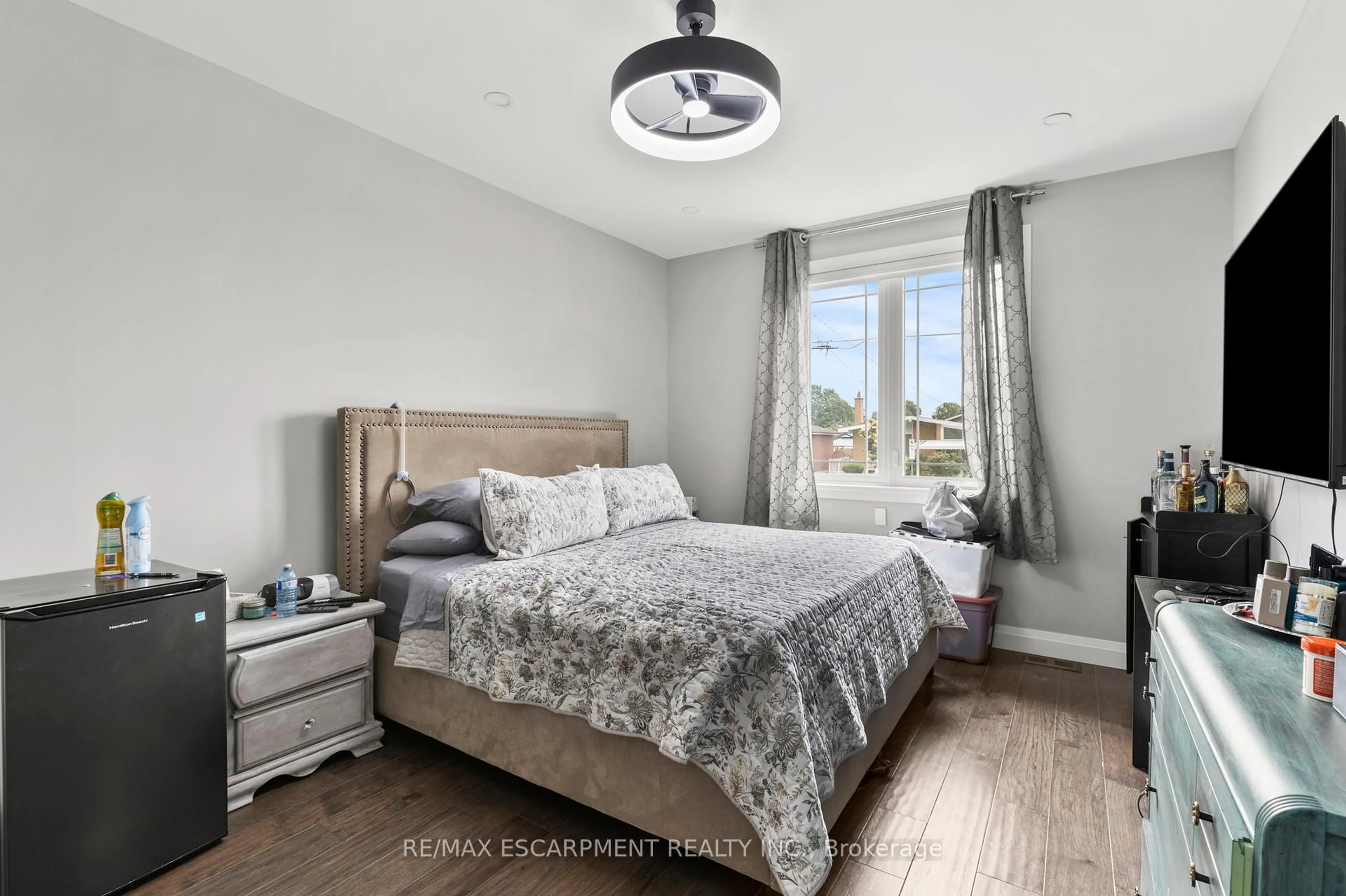 Bedroom with bed, wood/laminate floor for 87 Owen Pl, Hamilton Ontario L8G 2H3