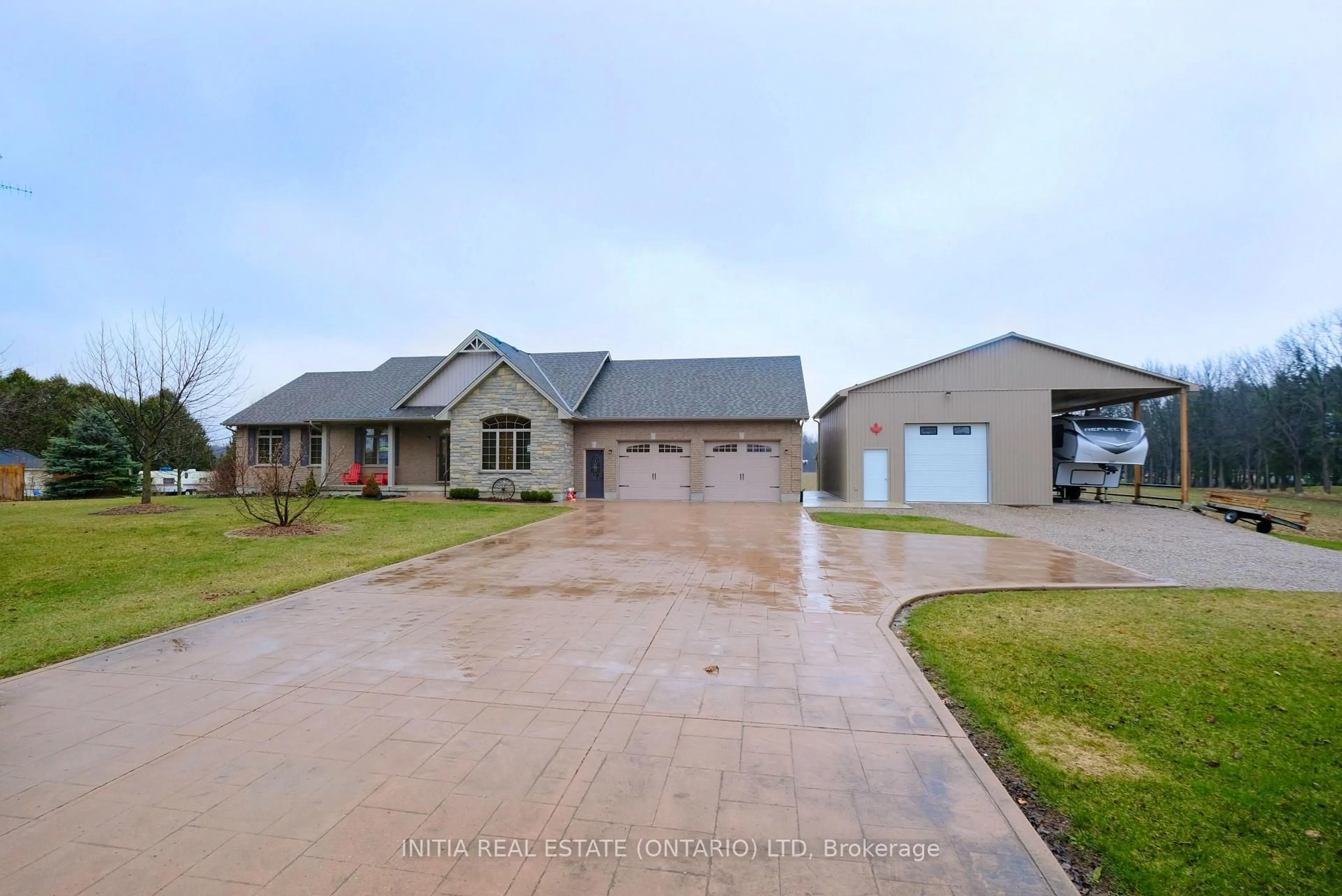 A pic from outside/outdoor area/front of a property/back of a property/a pic from drone, street for 7284 Calvert Dr, Strathroy-Caradoc Ontario N7G 3H5