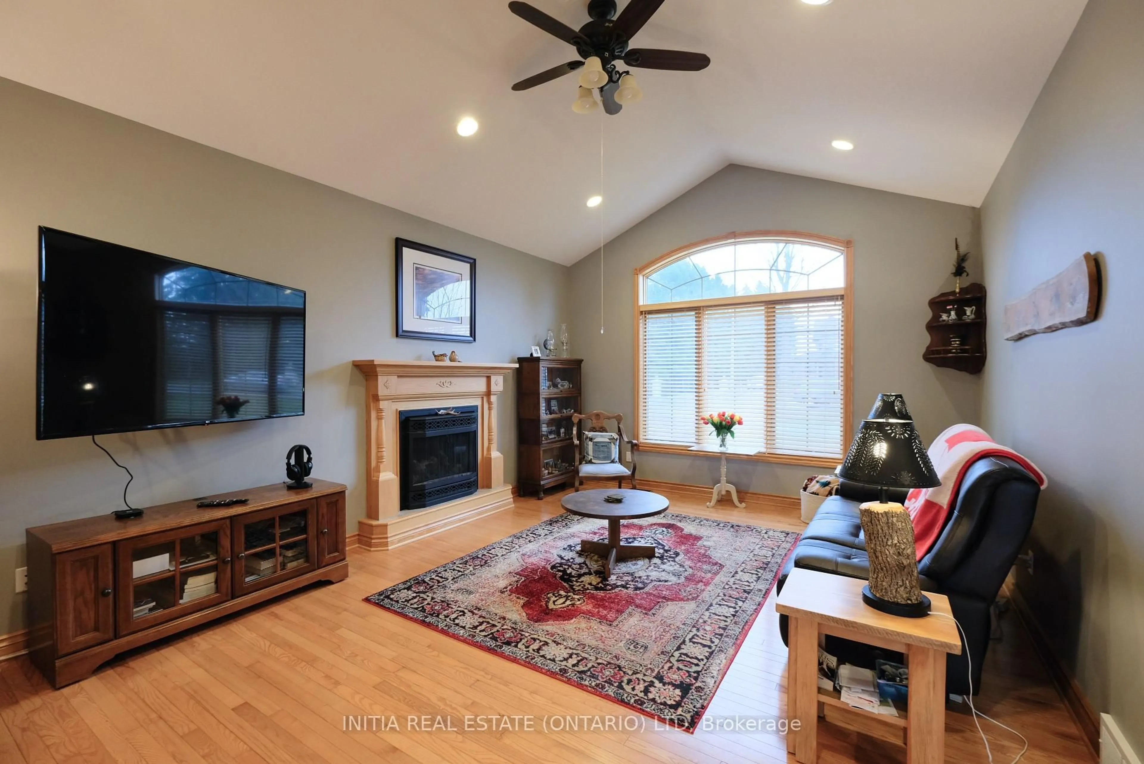 Living room with furniture, unknown for 7284 Calvert Dr, Strathroy-Caradoc Ontario N7G 3H5