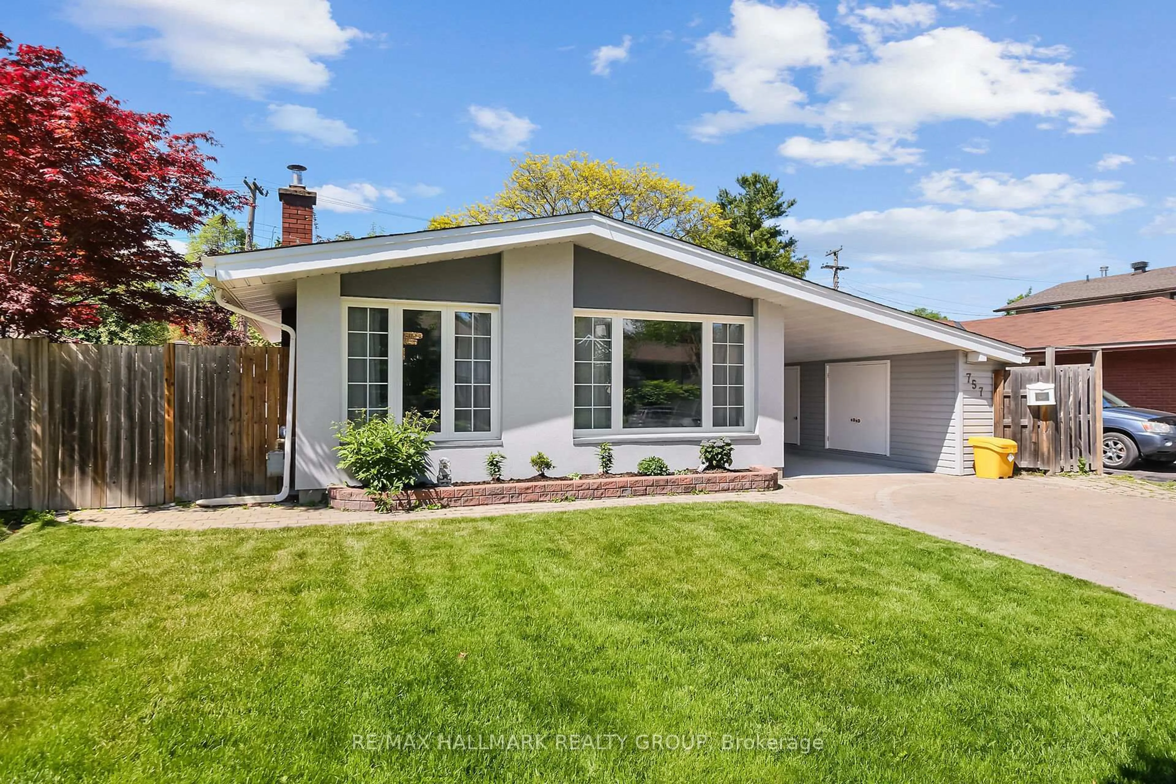 Home with vinyl exterior material, street for 757 Garner Ave, Ottawa Ontario K1V 6M5