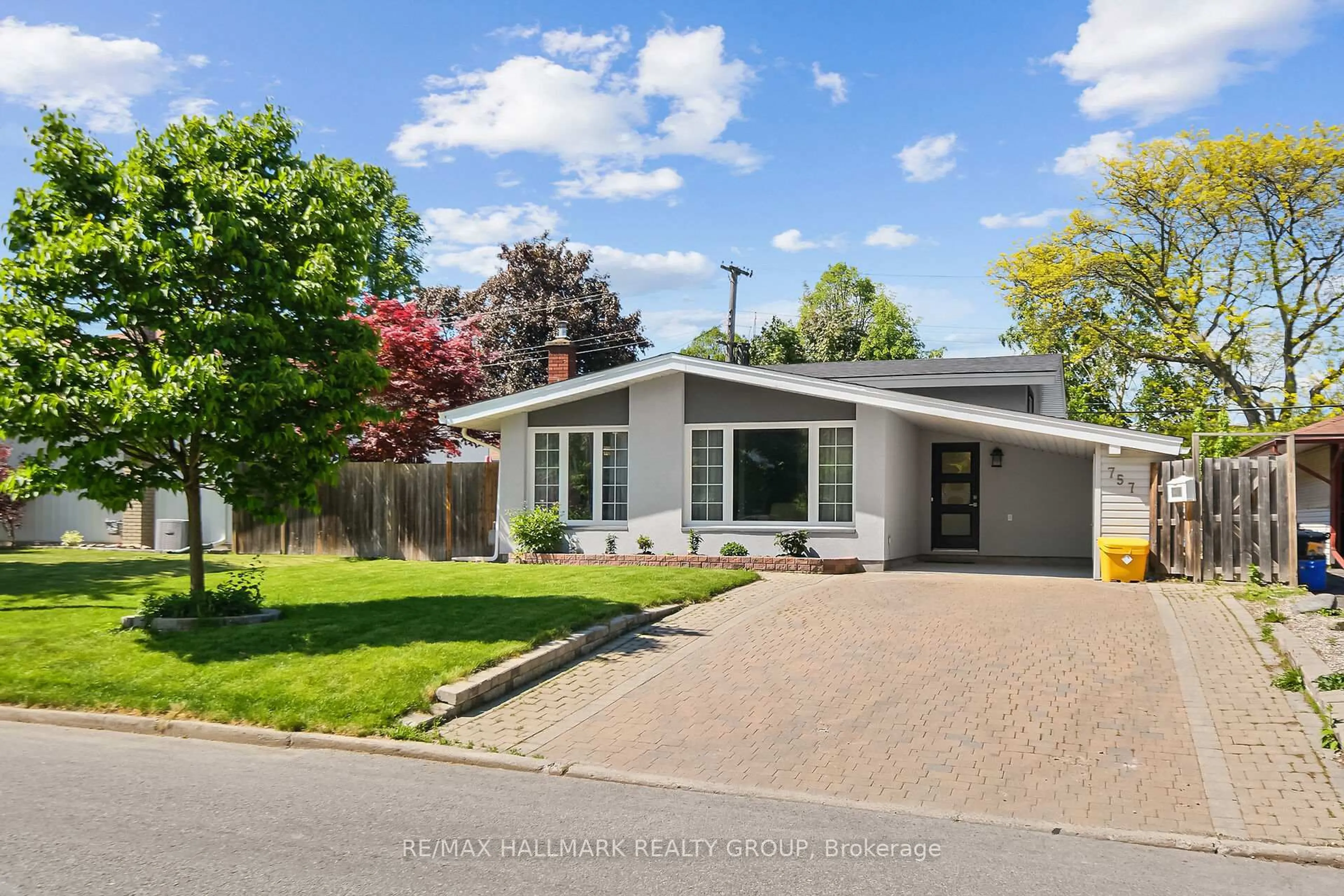 Home with vinyl exterior material, street for 757 Garner Ave, Ottawa Ontario K1V 6M5
