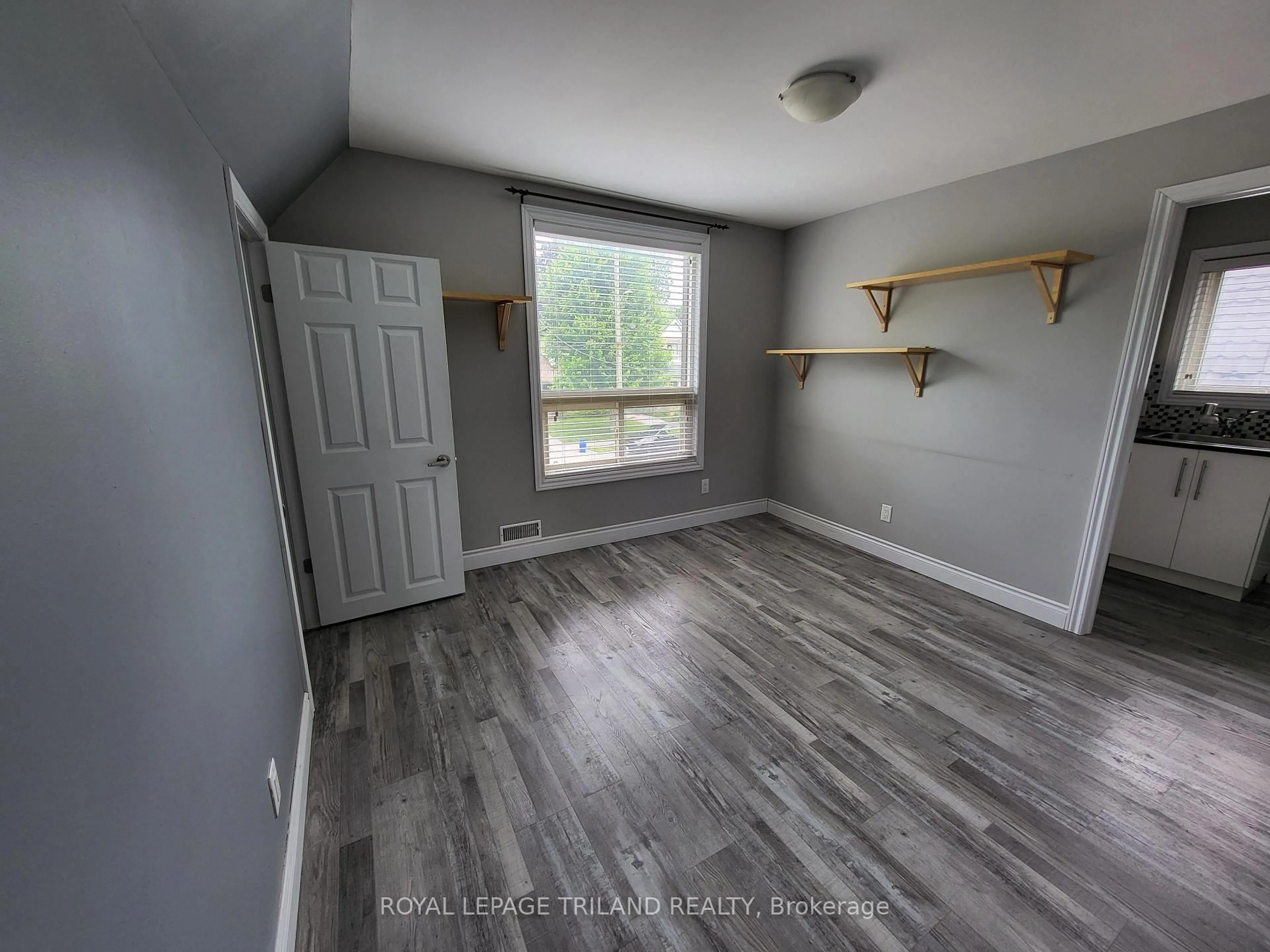 A pic of a room for 1241 York St, London East Ontario N5W 2V1