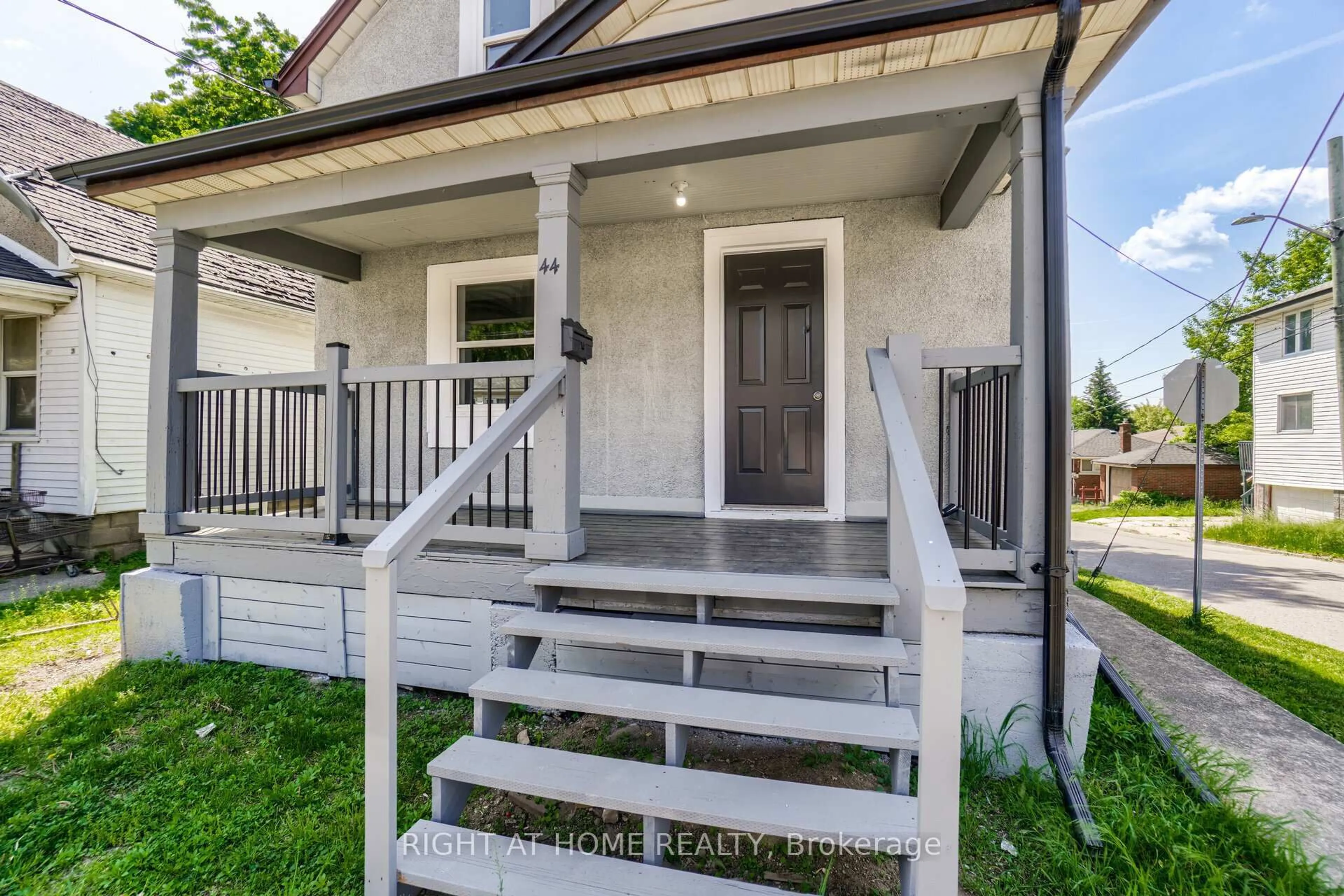 Home with vinyl exterior material, street for 44 Division St, St. Catharines Ontario L2R 3G5
