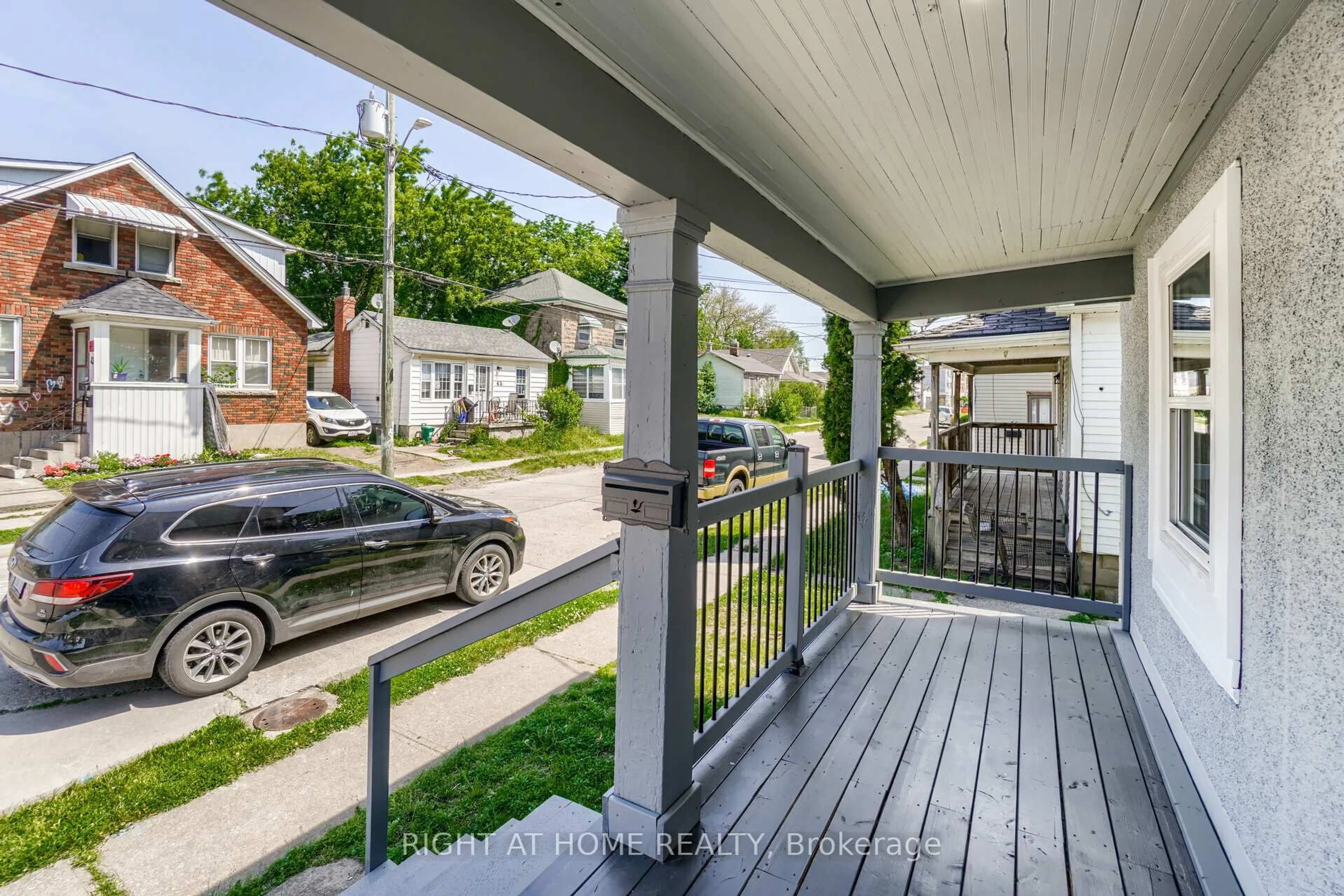 Unknown for 44 Division St, St. Catharines Ontario L2R 3G5