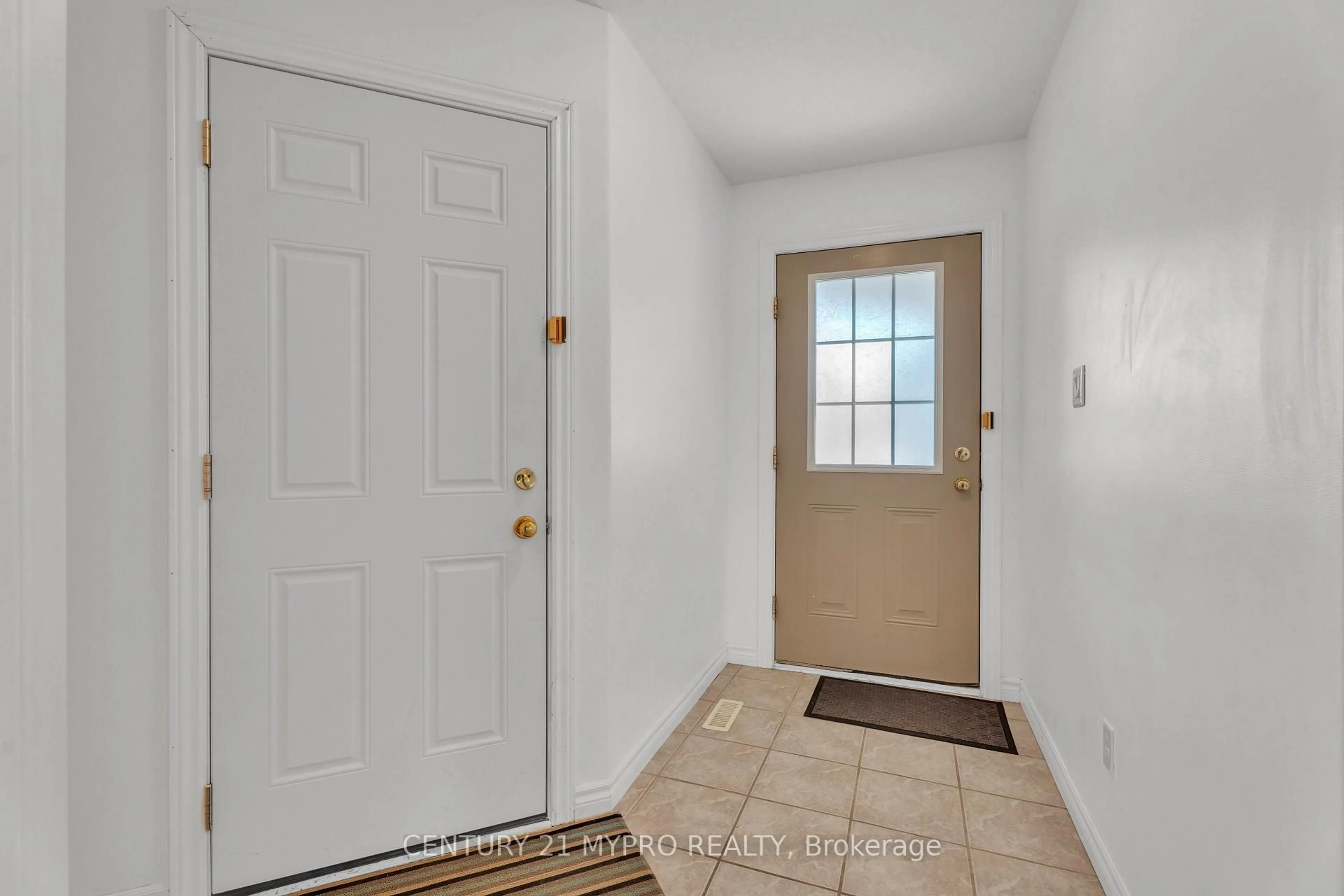 Indoor entryway for 1083 Hanson Cres, London North Ontario N6G 0B8