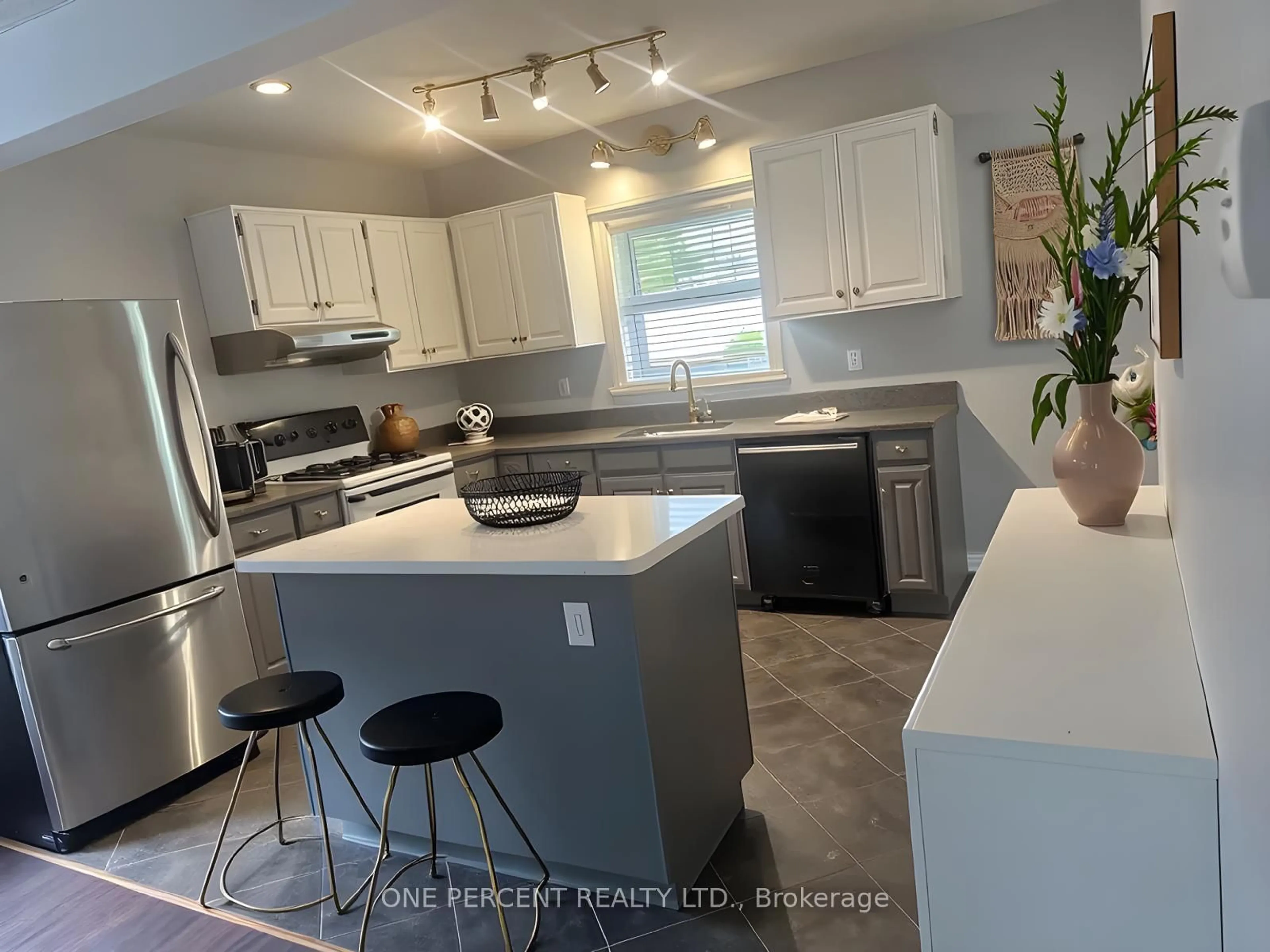 Open concept kitchen, unknown for 1176 Haist St, Pelham Ontario L0S 1E2