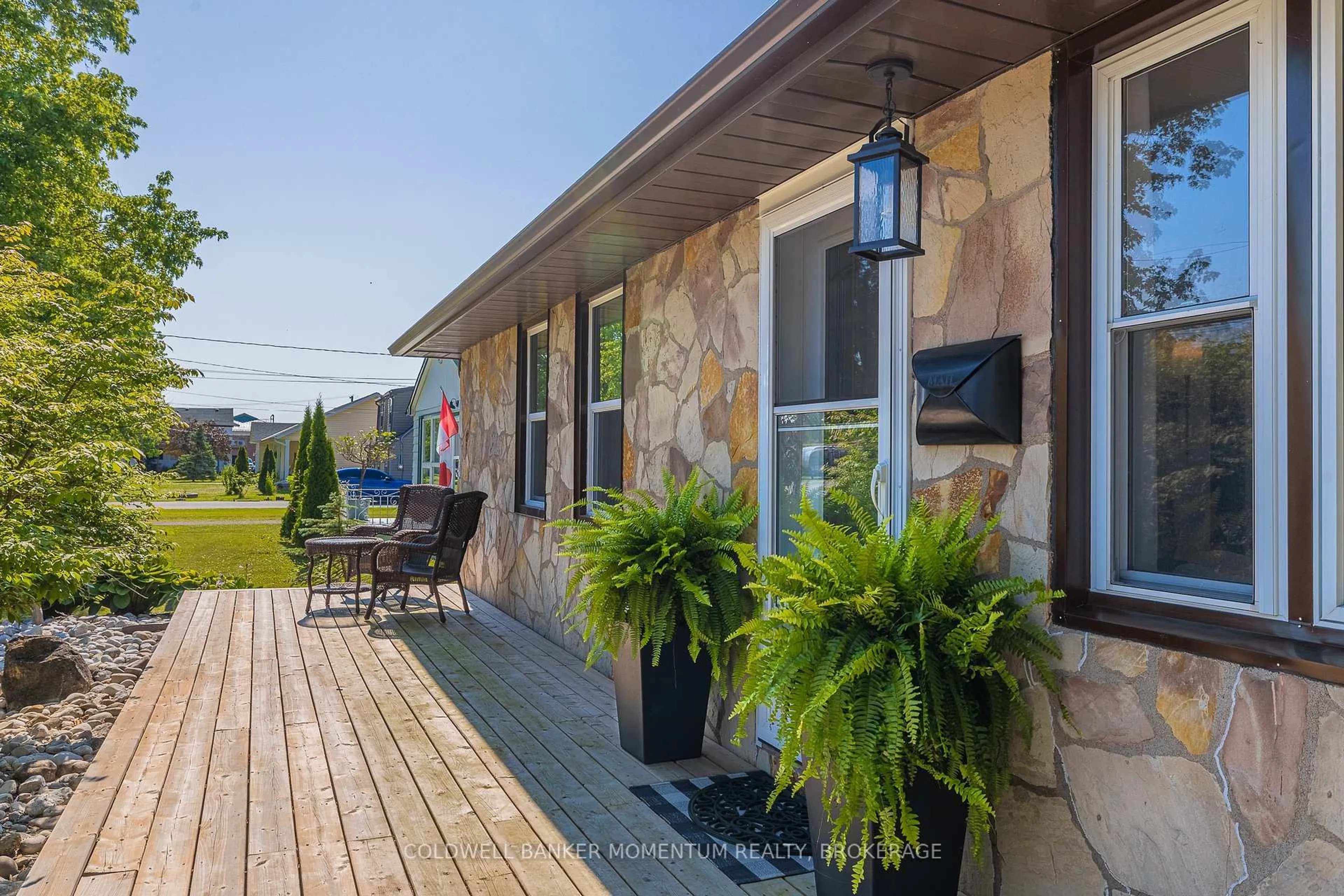 Patio, water/lake/river/ocean view for 3581 Hendershot Dr, Fort Erie Ontario L0S 1S0