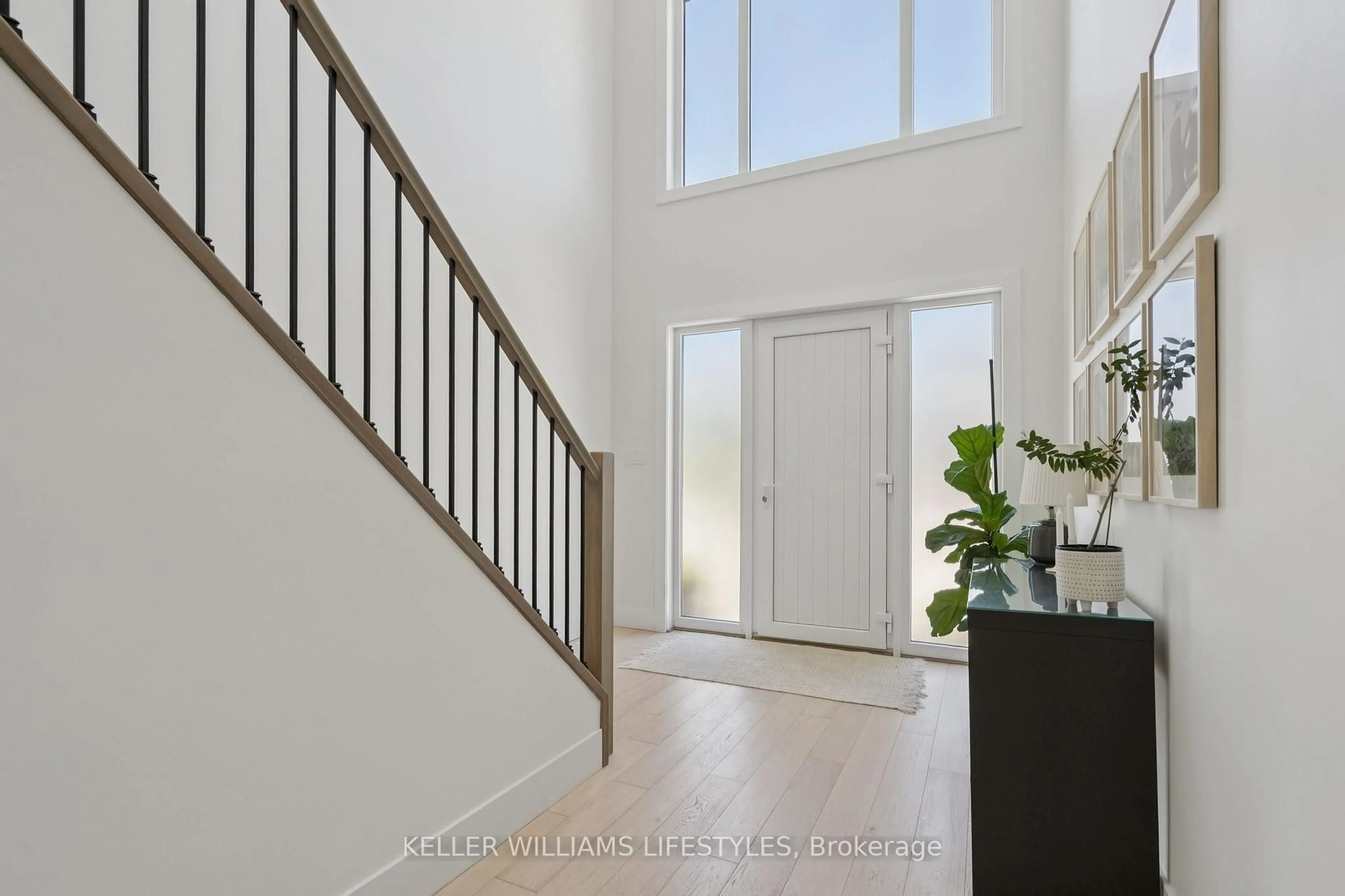 Indoor entryway for 41 Earlscourt Terr #24, Middlesex Centre Ontario N0L 1R0