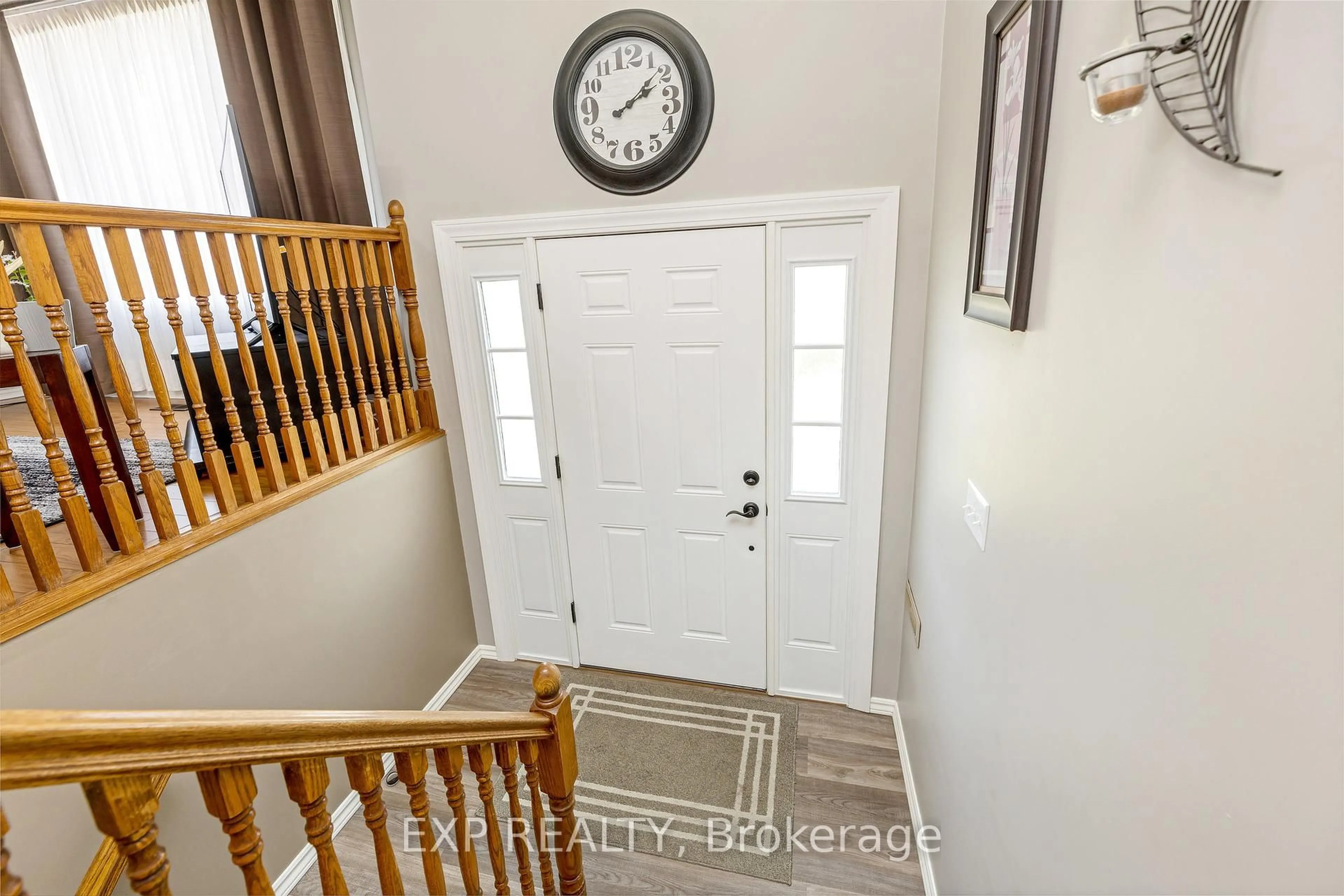 Indoor entryway for 165 Johanna Dr, Cambridge Ontario N1S 4C4