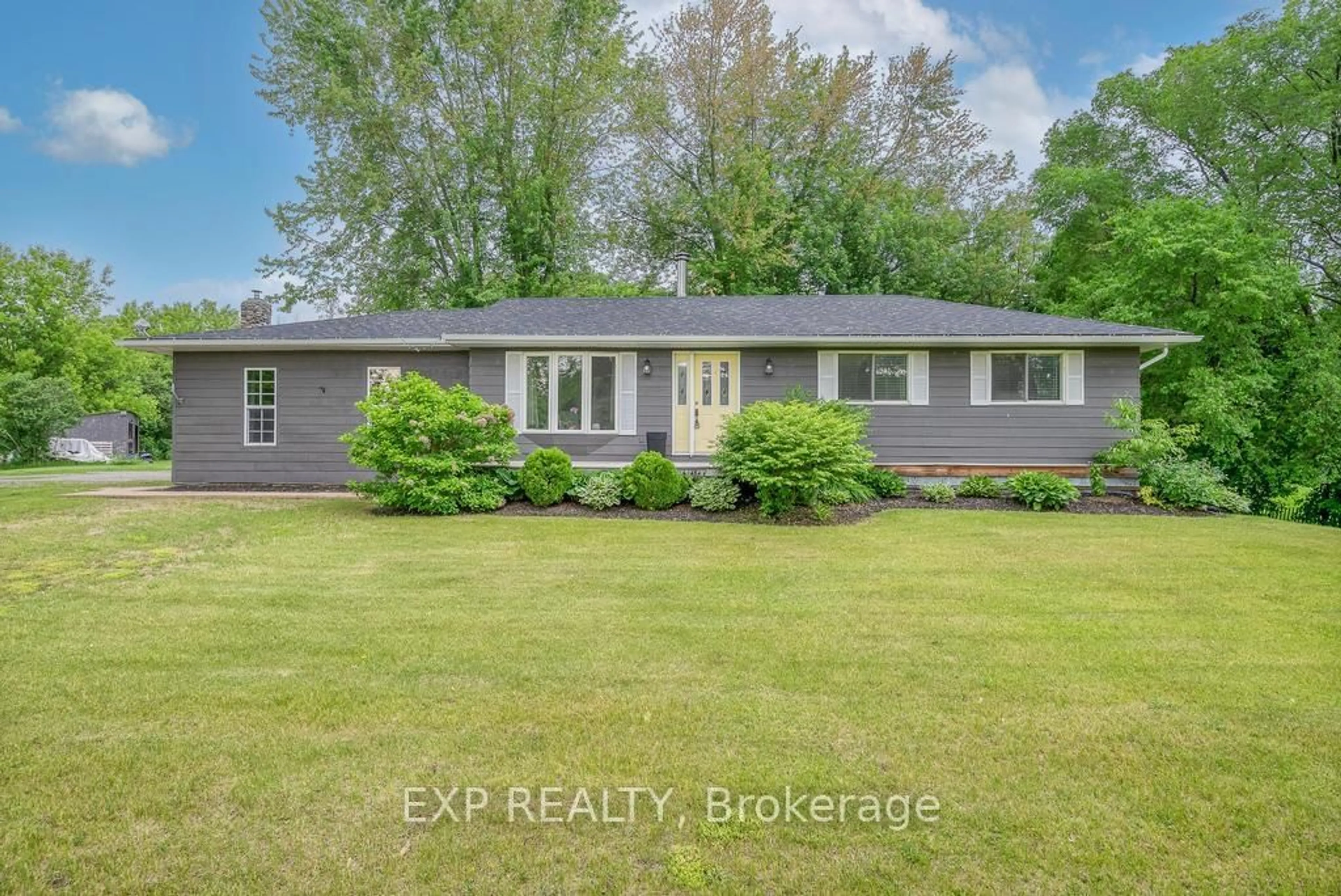 A pic from outside/outdoor area/front of a property/back of a property/a pic from drone, unknown for 137 North St, Alnwick/Haldimand Ontario K0K 2G0