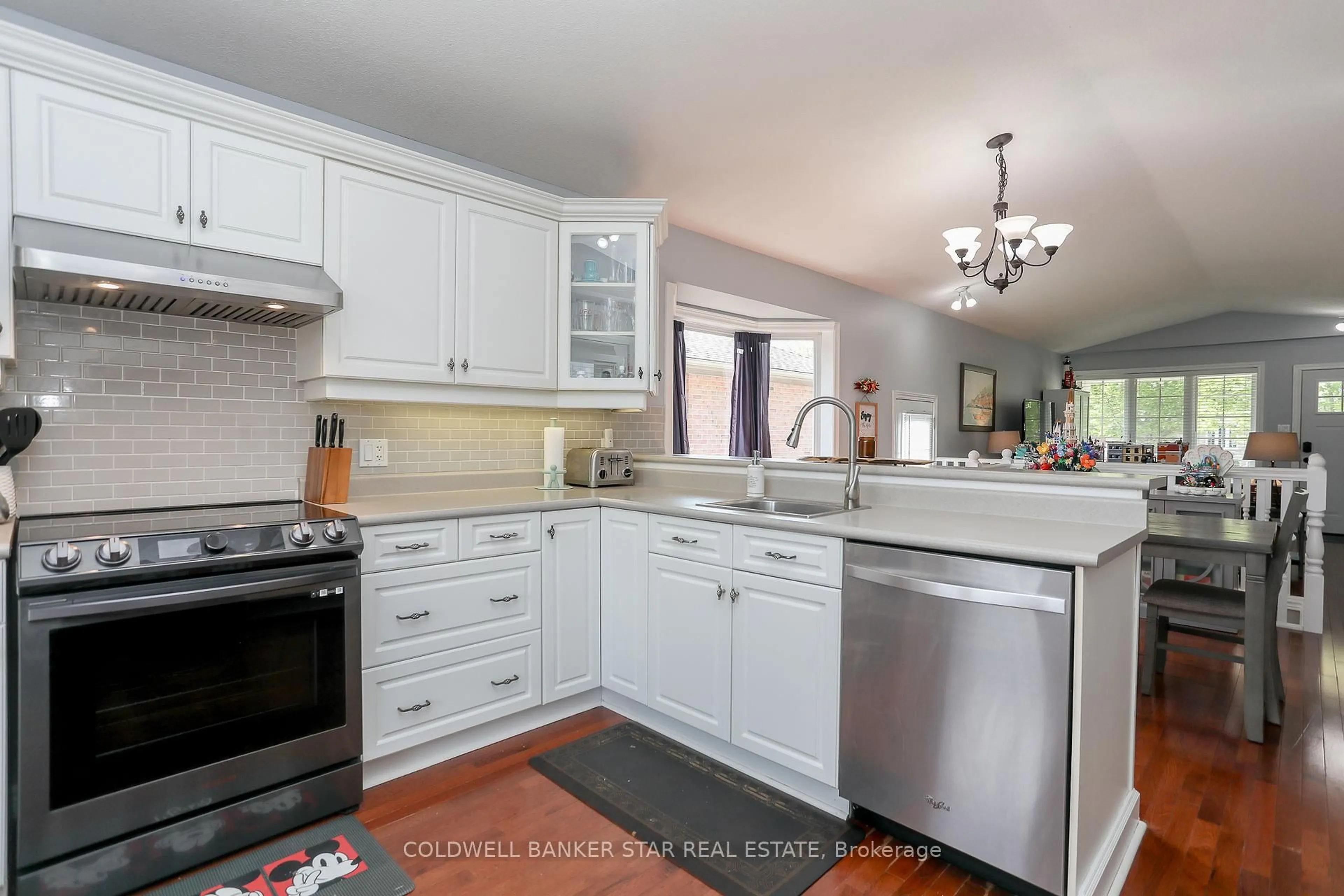 Open concept kitchen, ceramic/tile floor for 607 HIGHVIEW Dr, St. Thomas Ontario N5R 6B4