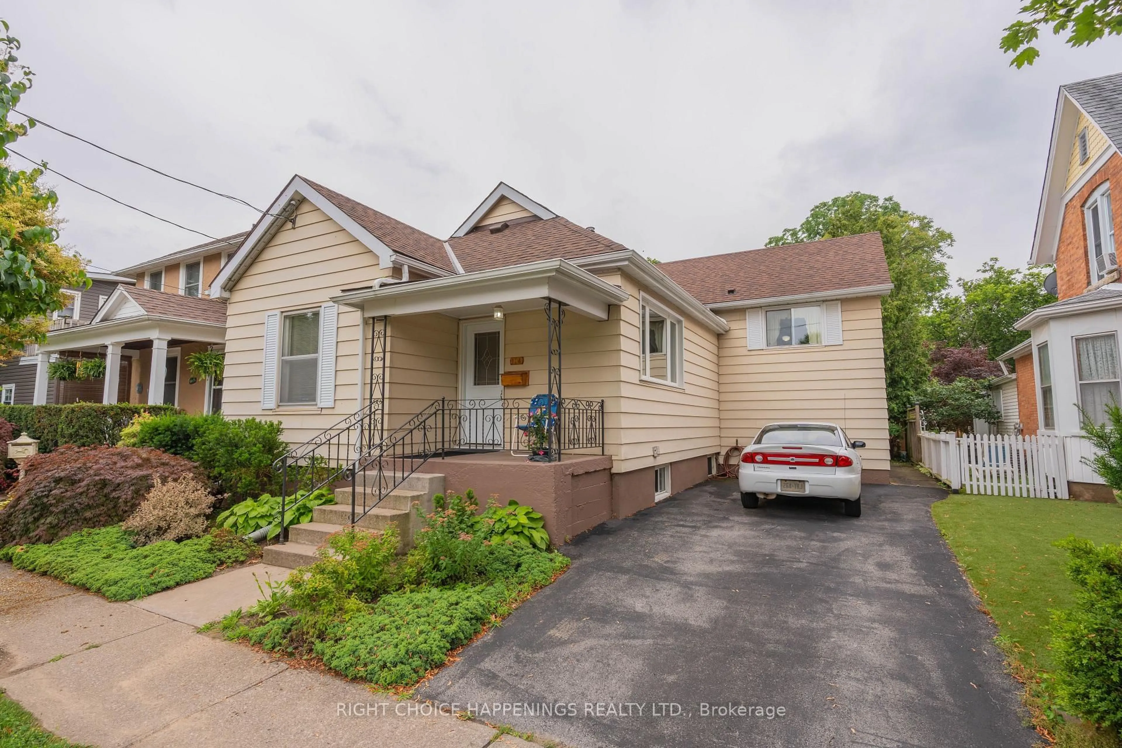 Unknown for 104 Albert St, St. Catharines Ontario L2R 2H3