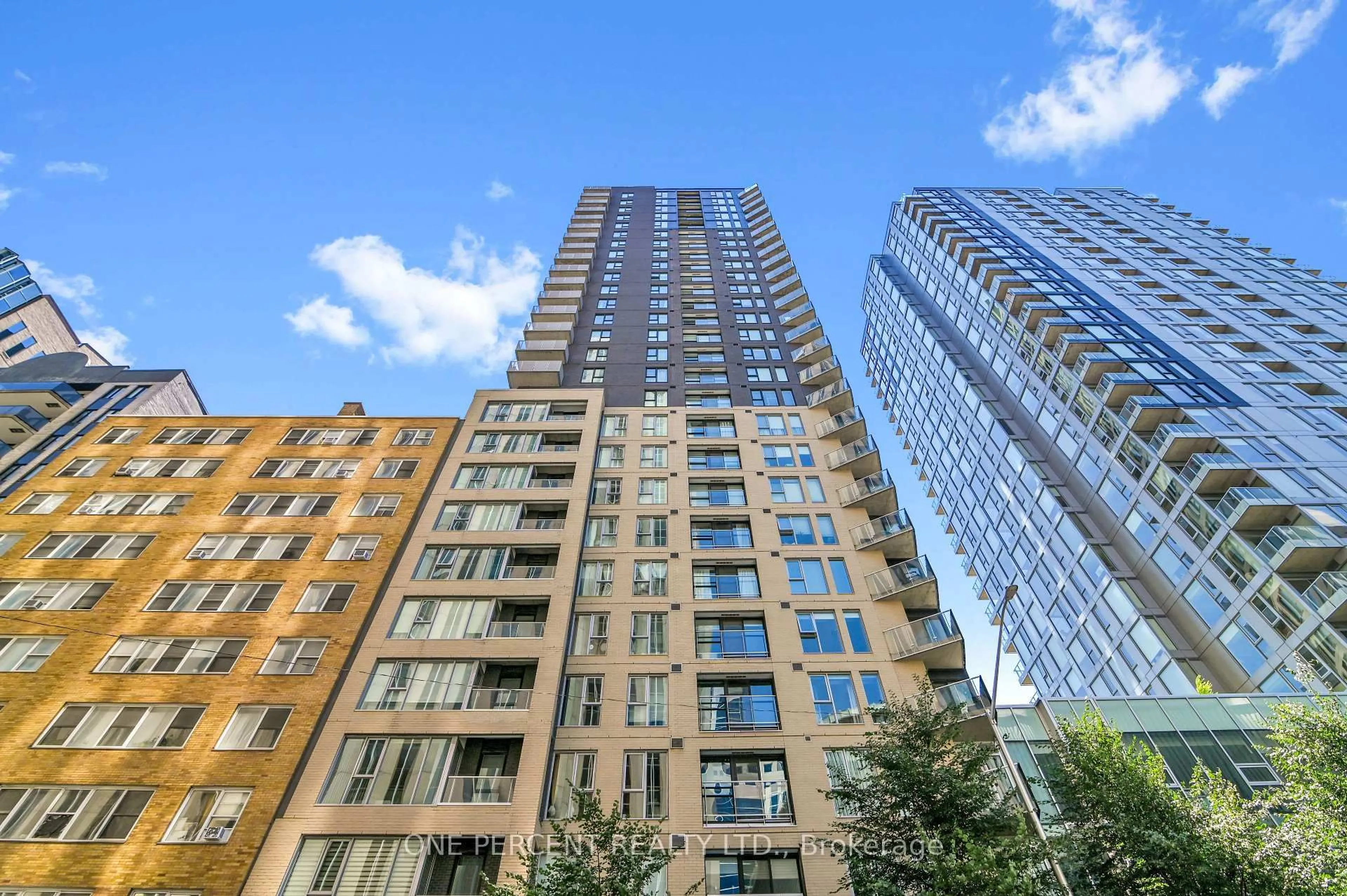 A pic from outside/outdoor area/front of a property/back of a property/a pic from drone, city buildings view from balcony for 40 Nepean St #1905, Ottawa Ontario K2P 0X5
