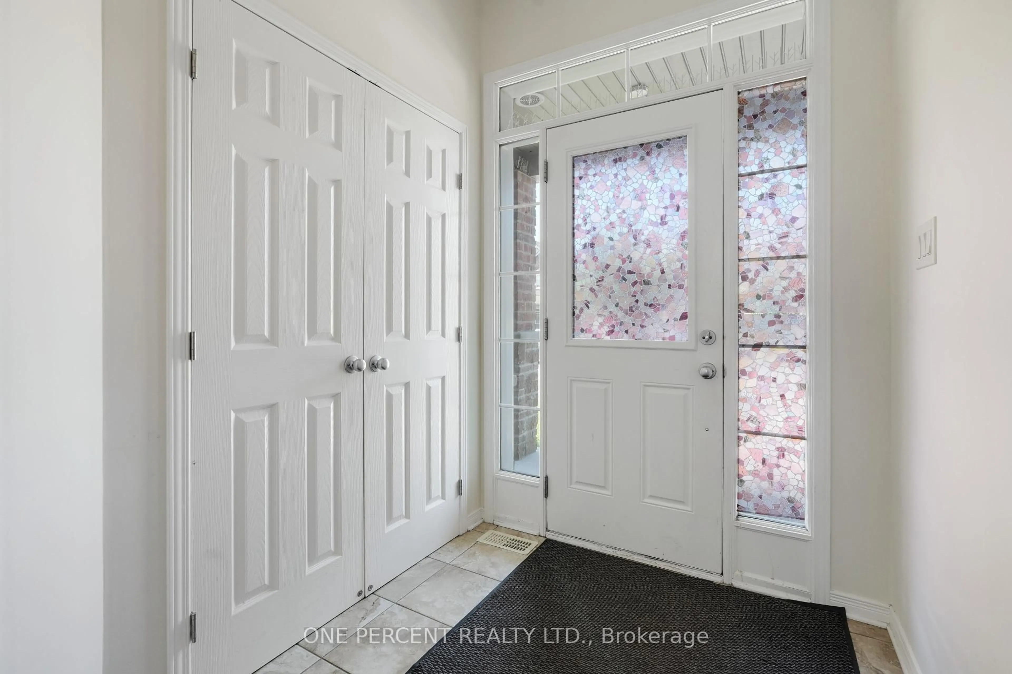 Indoor entryway for 225 Losino Cres, Ottawa Ontario K2V 0E4