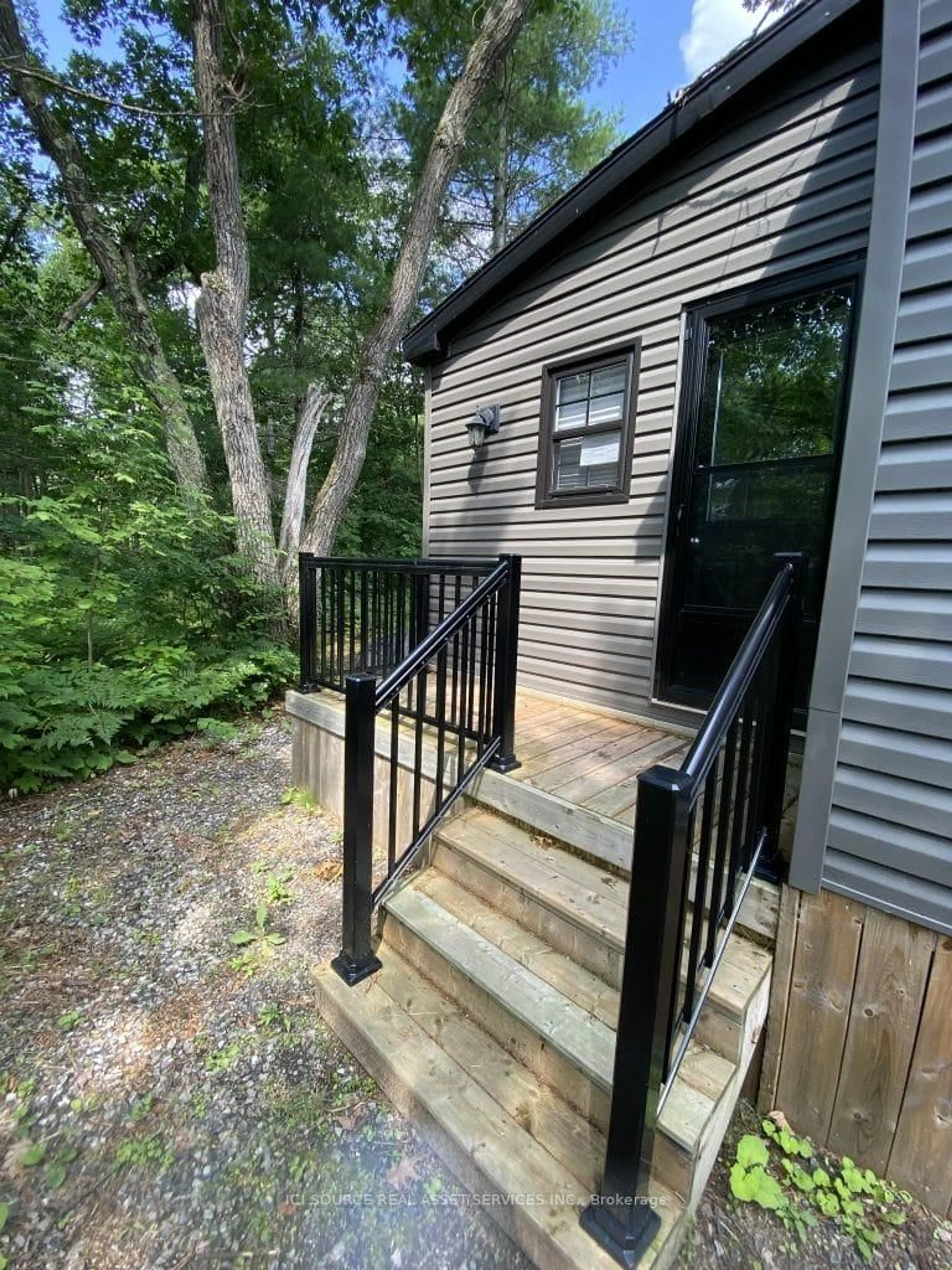 Home with vinyl exterior material, unknown for 1336 S Morrison Lake Rd #MOR010, Gravenhurst Ontario P0E 1G0