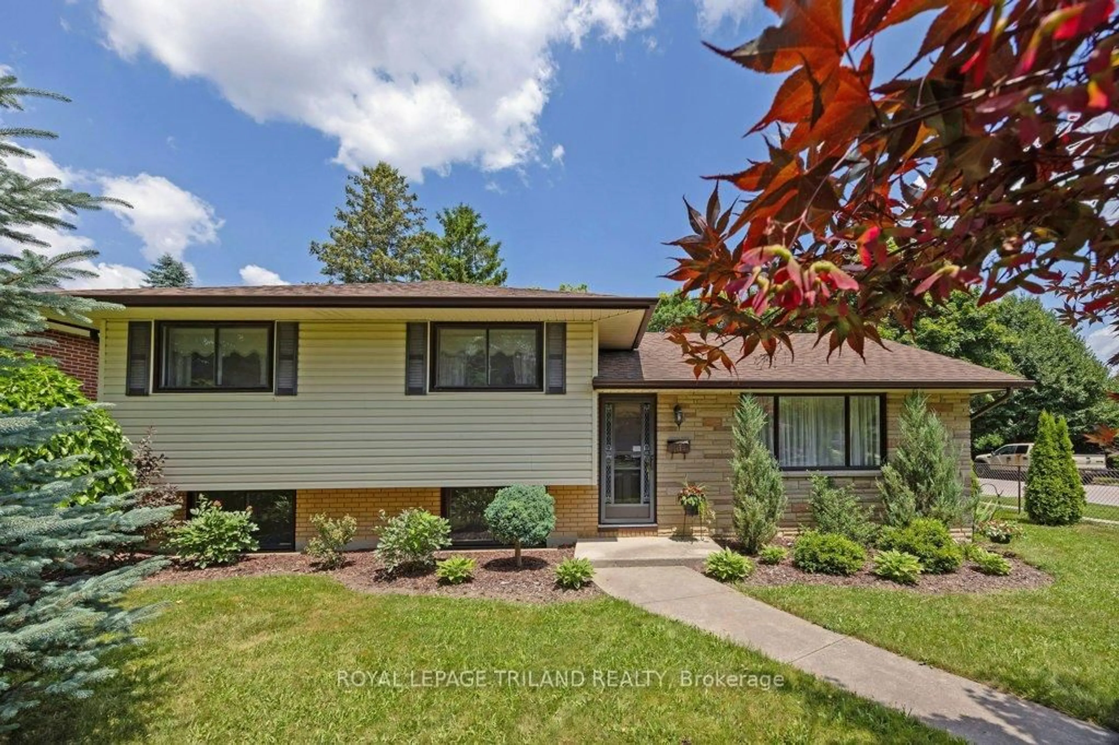 Home with vinyl exterior material, street for 1479 Beckworth Ave, London East Ontario N5V 2K6