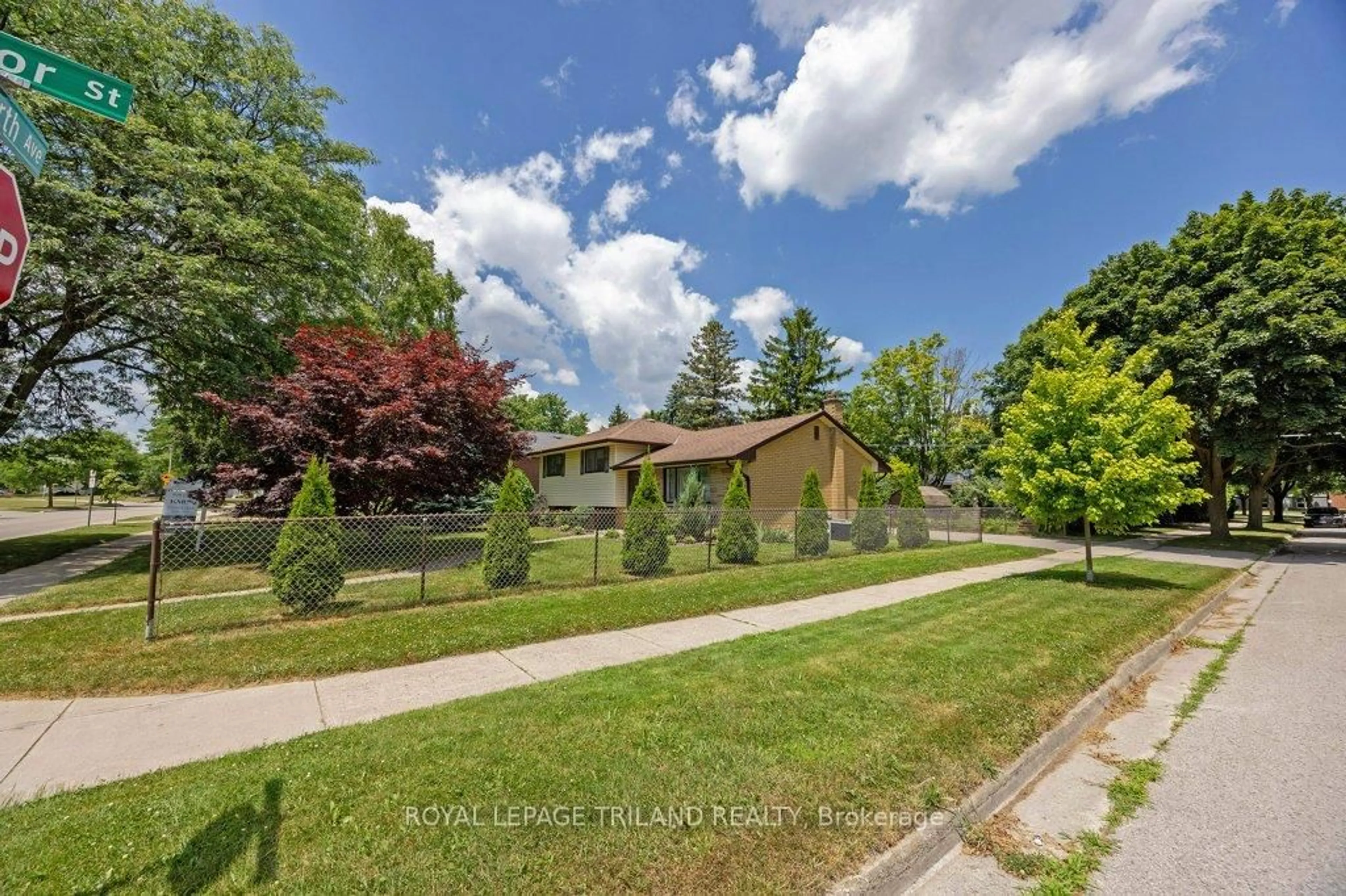 A pic from outside/outdoor area/front of a property/back of a property/a pic from drone, street for 1479 Beckworth Ave, London East Ontario N5V 2K6