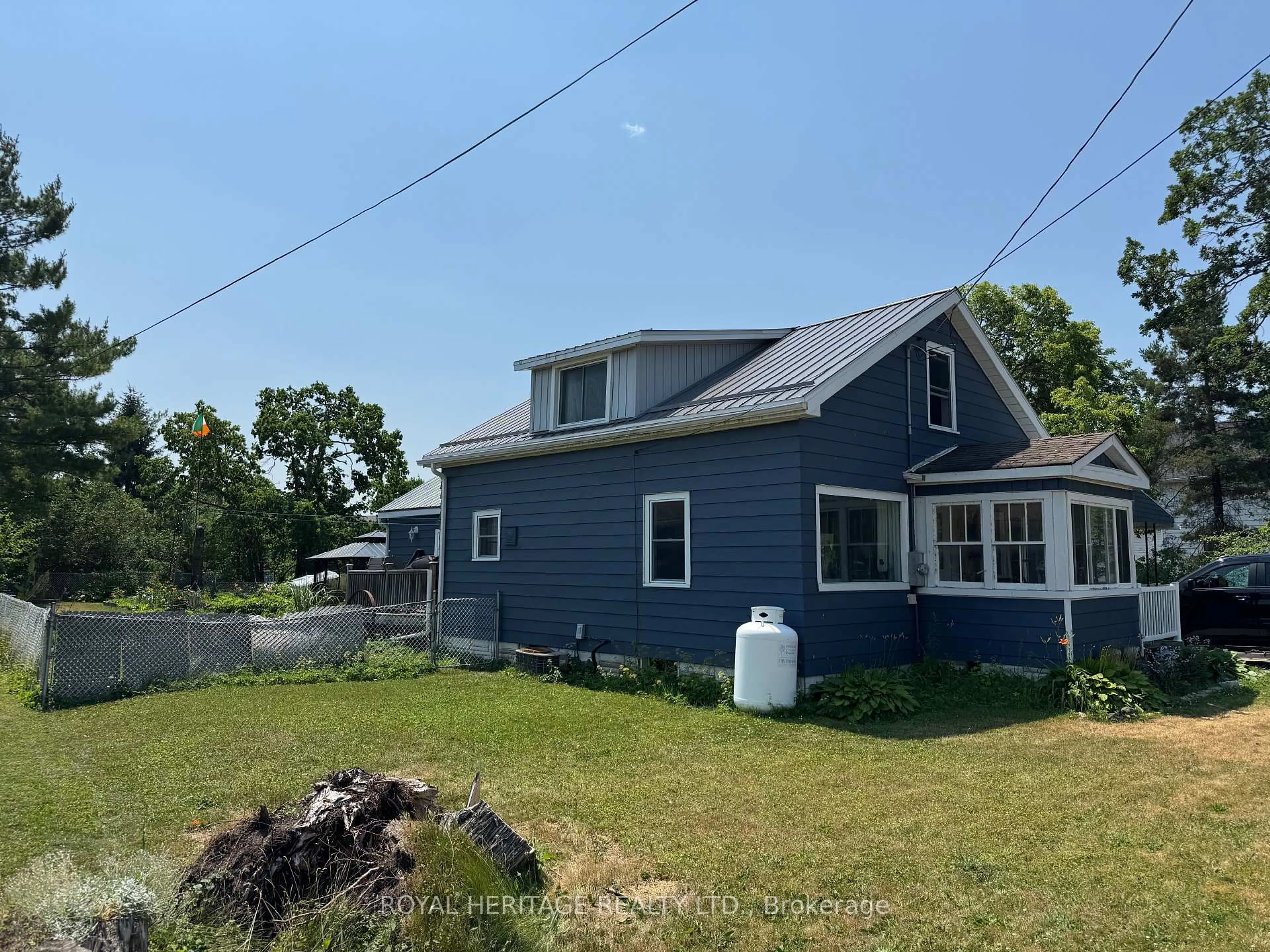 A pic from outside/outdoor area/front of a property/back of a property/a pic from drone, building for 34 Prince St, Kawartha Lakes Ontario K0M 1A0