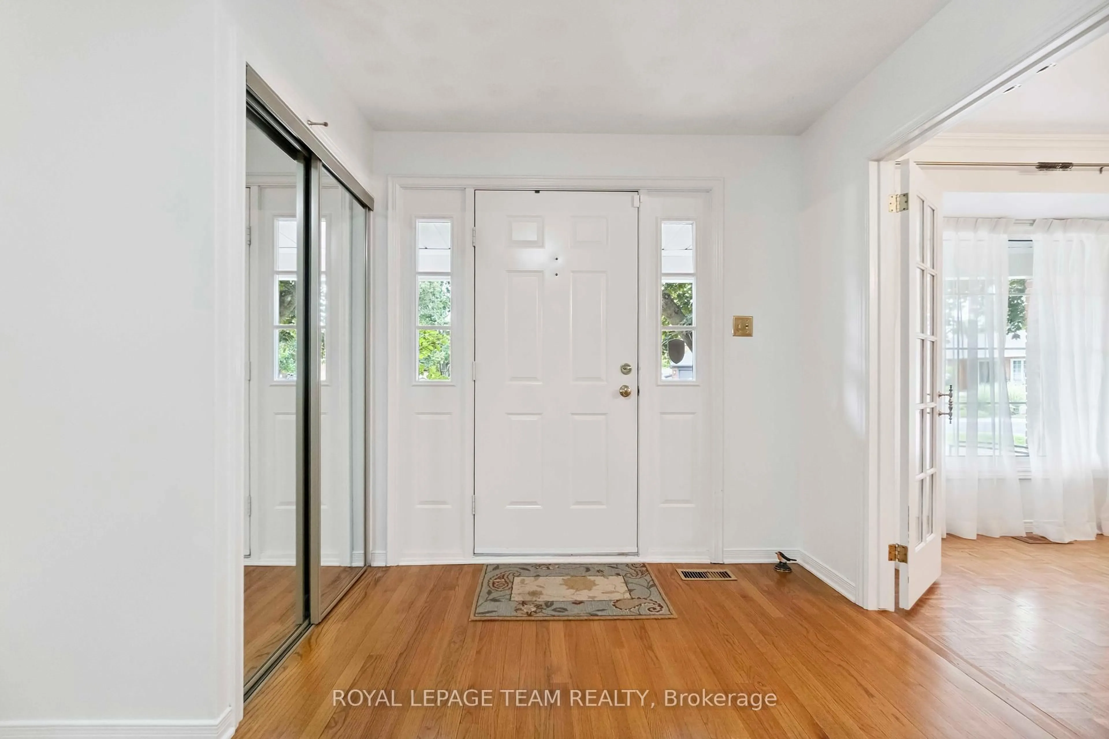 Indoor entryway for 13 Charnwood Crt, Ottawa Ontario K2E 7C9