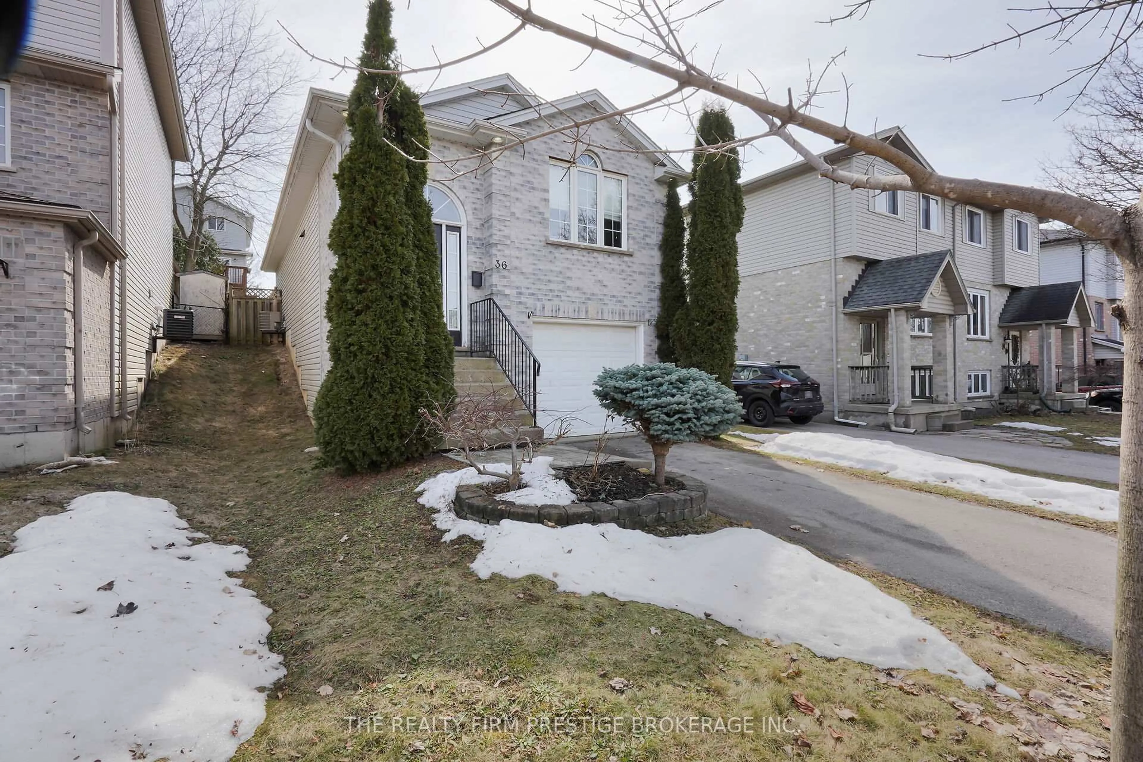 A pic from outside/outdoor area/front of a property/back of a property/a pic from drone, street for 36 Phair Cres, London South Ontario N5Z 5B5