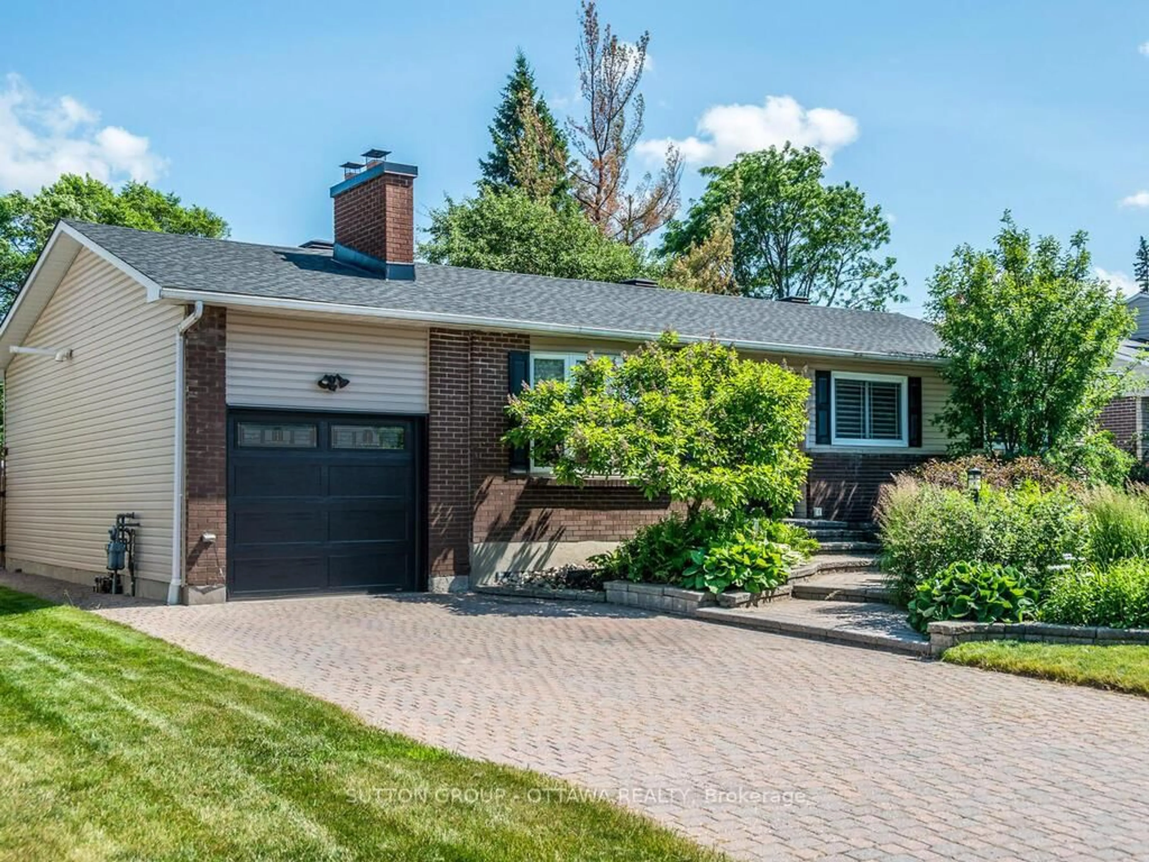 Home with brick exterior material, street for 998 Harkness Ave, Ottawa Ontario K1V 6P2