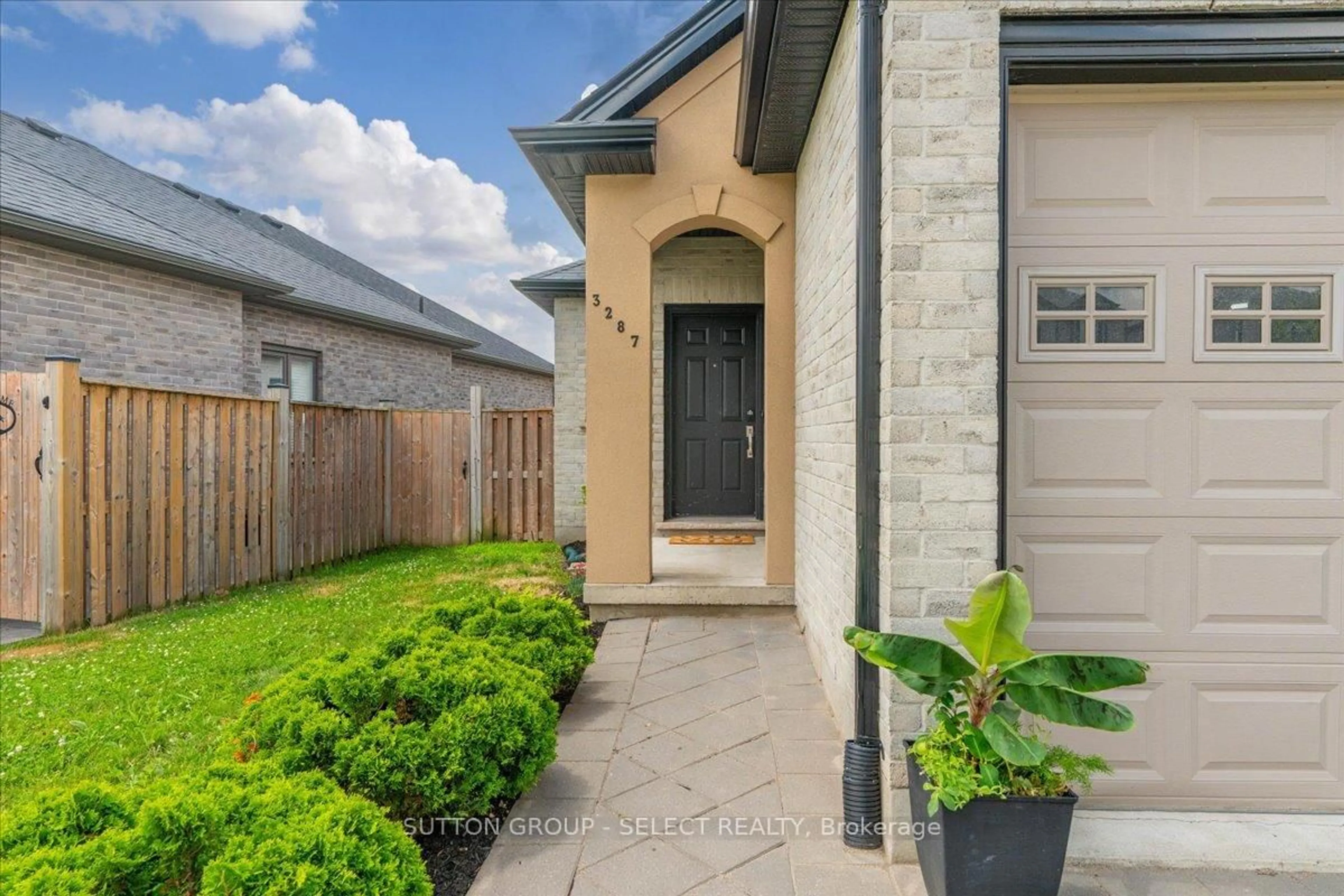 Unknown for 3287 Singleton Ave, London South Ontario N6L 0C4